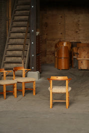 Set_of_4_Pine_Dining_Chairs_with_Armrests_and_Lambswool_Upholstery