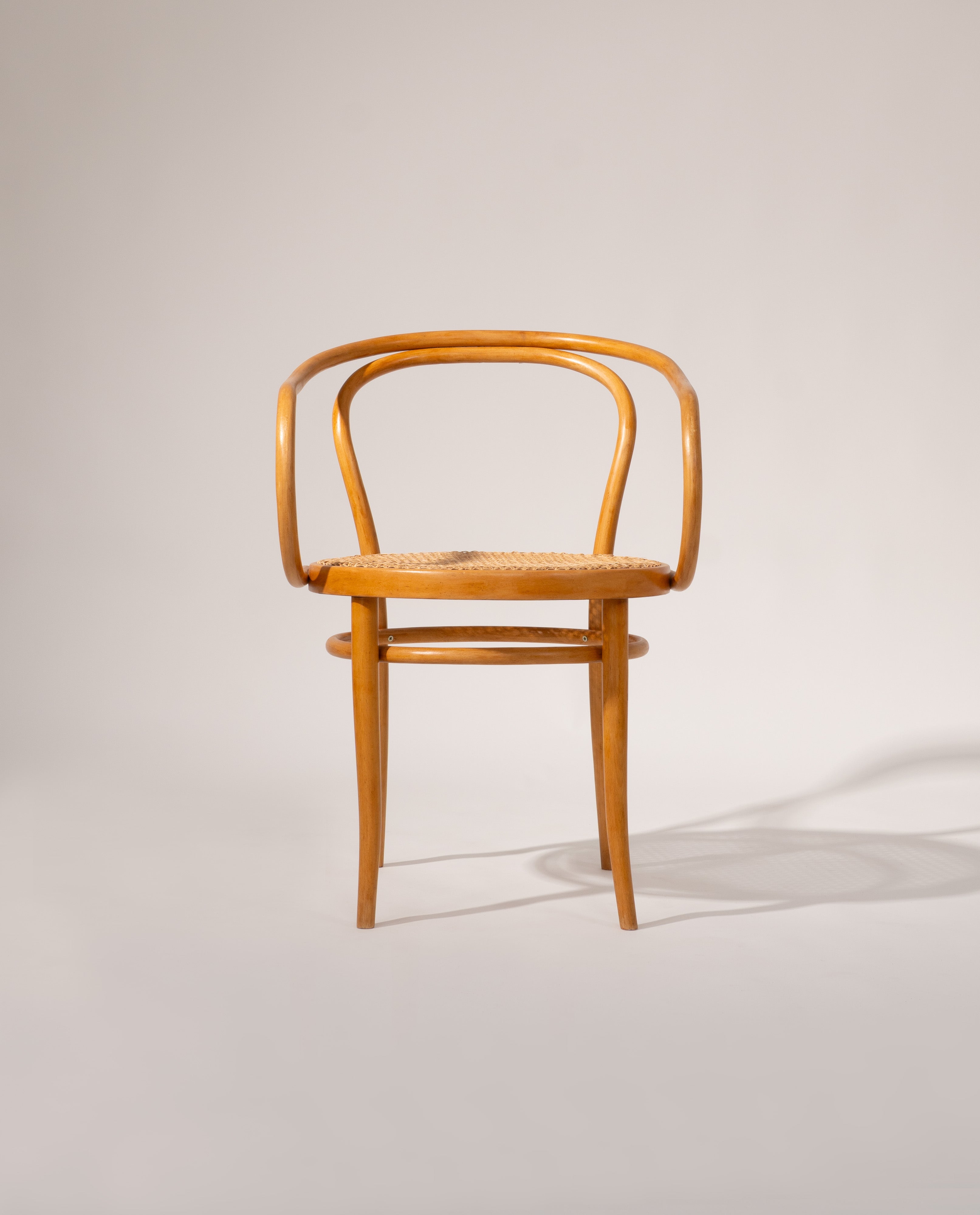 Set_of_4_Thonet_chairs_Model_209_by_Ligna_from_1960