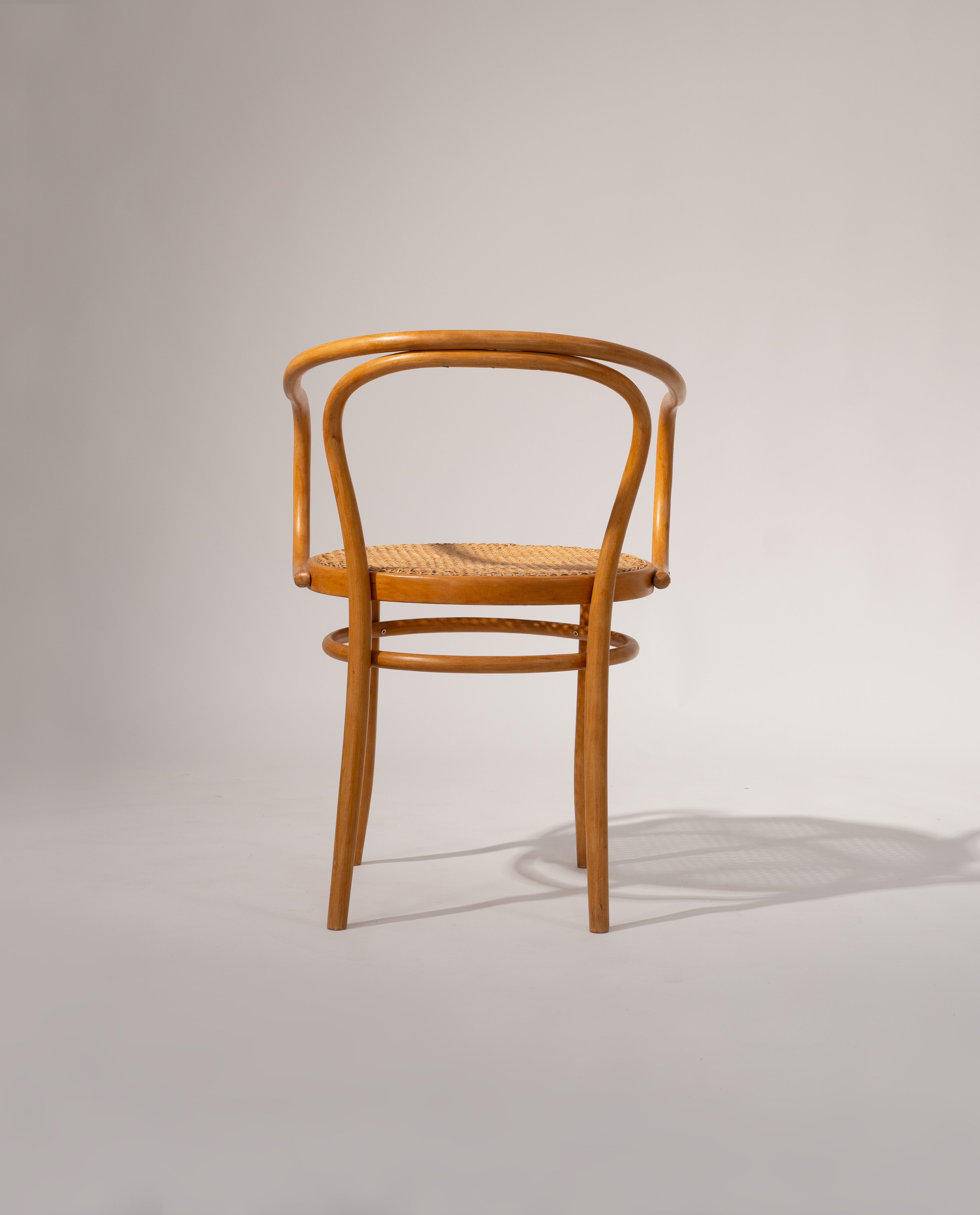 Set_of_4_Thonet_chairs_Model_209_by_Ligna_from_1960