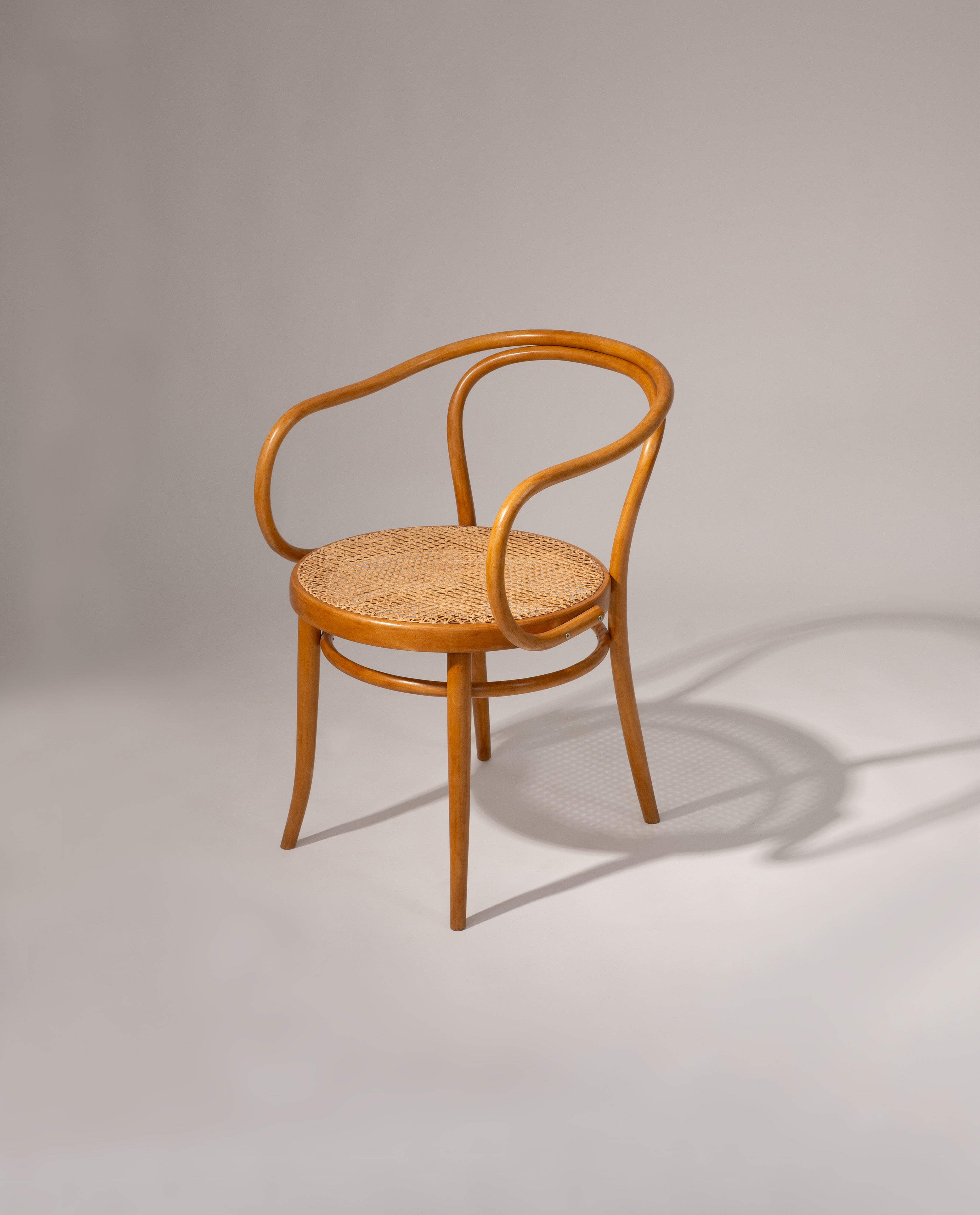 Set_of_4_Thonet_chairs_Model_209_by_Ligna_from_1960