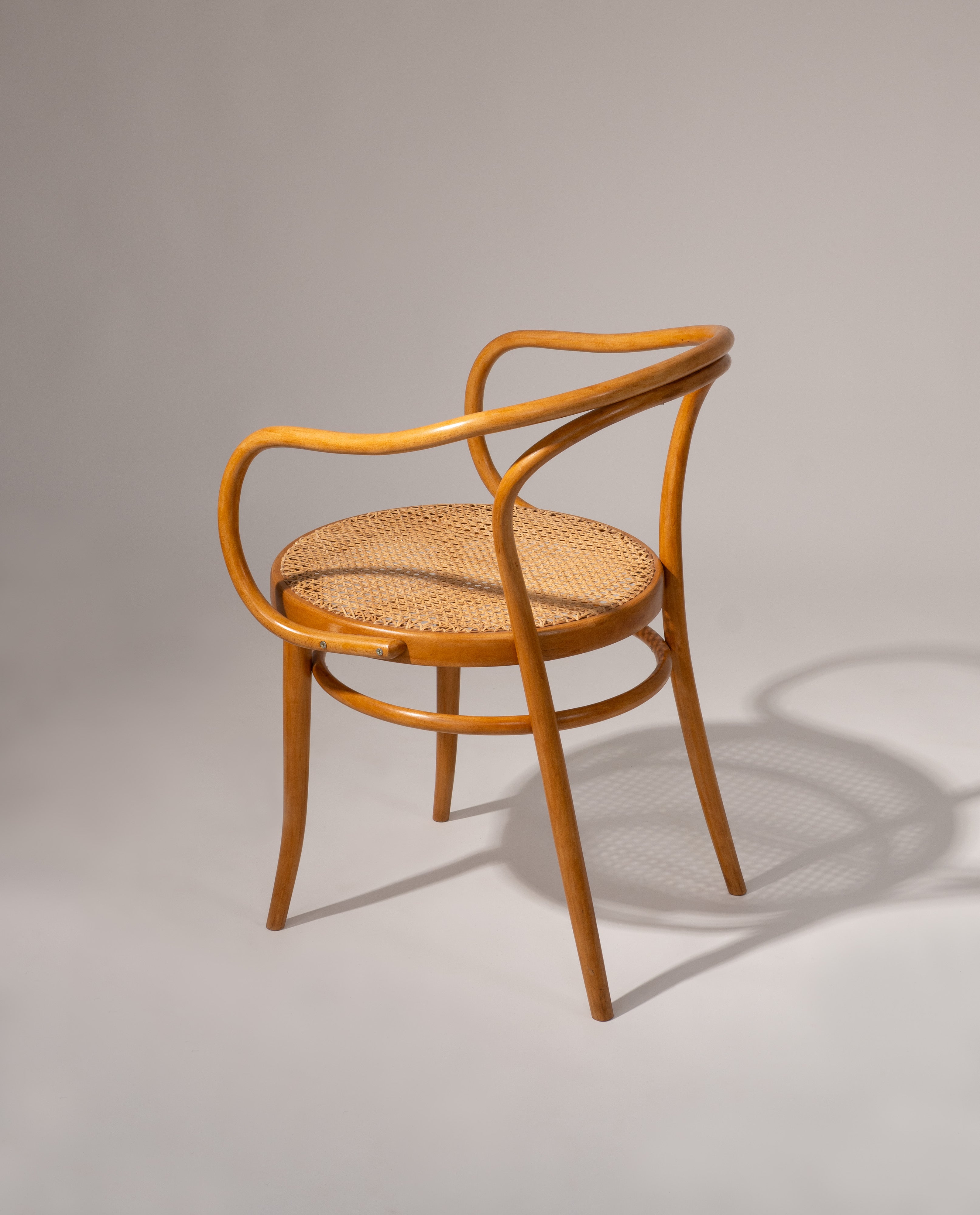 Set_of_4_Thonet_chairs_Model_209_by_Ligna_from_1960