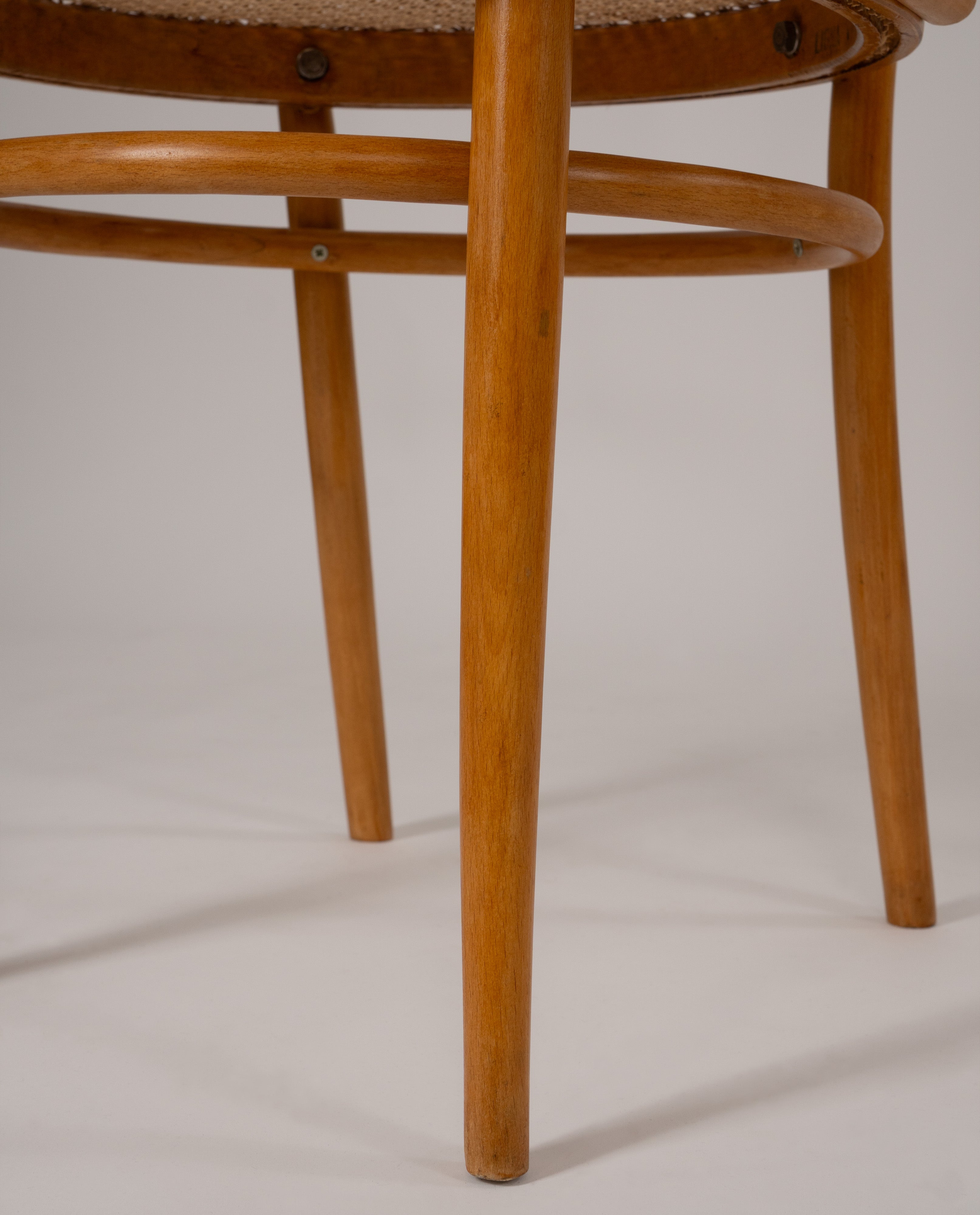Set_of_4_Thonet_chairs_Model_209_by_Ligna_from_1960