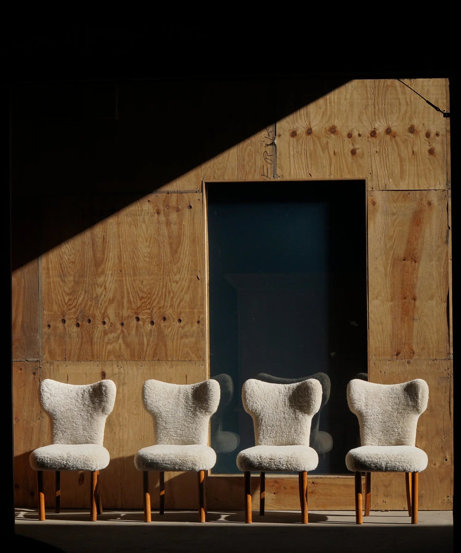 Set_of_4_Viggo_Boesen_Style_Dining_Chairs_in_Lambswool_and_Oak