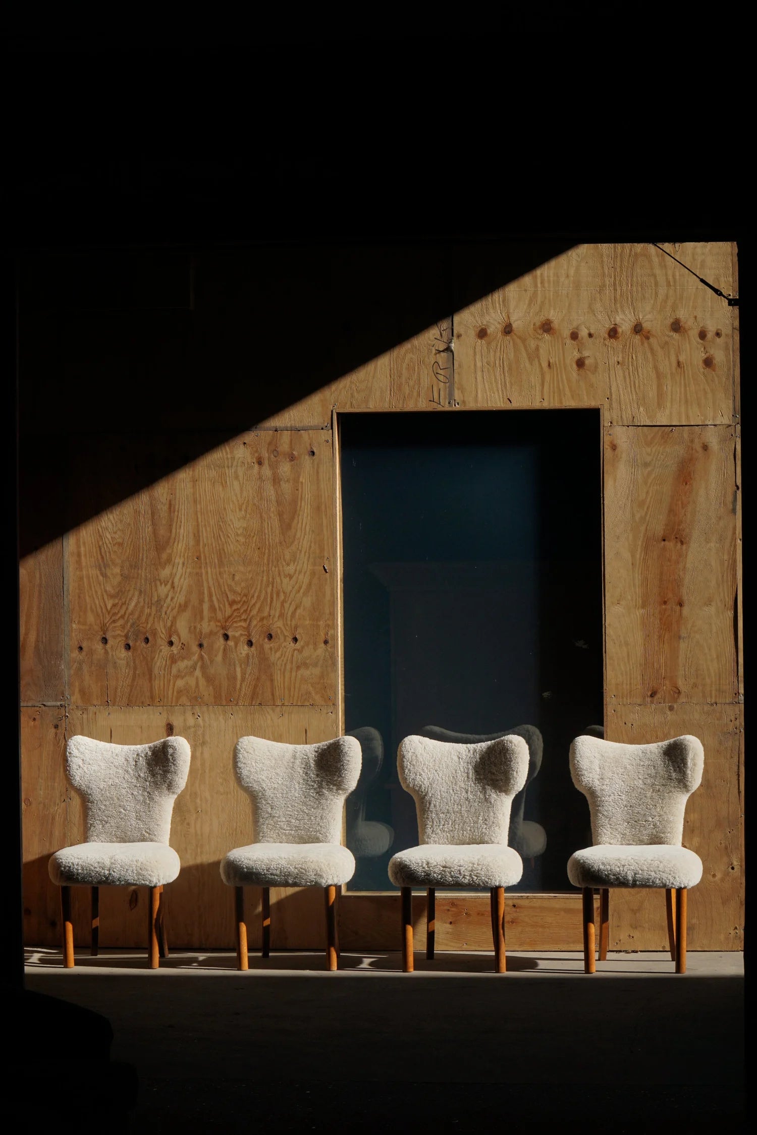 Set_of_4_Viggo_Boesen_Style_Dining_Chairs_in_Lambswool_and_Oak