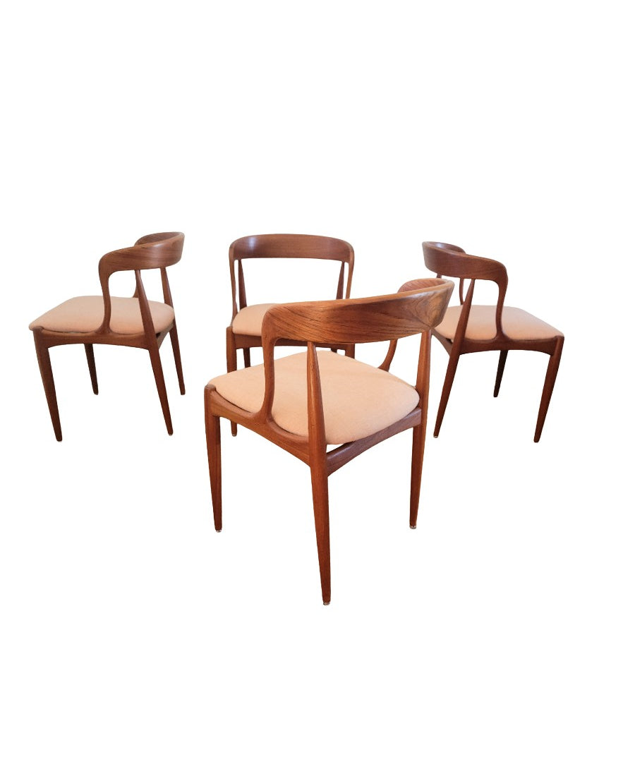 Set_of_4_vintage_dining_chairs_by_Johannes_Andersen_for_Uldum