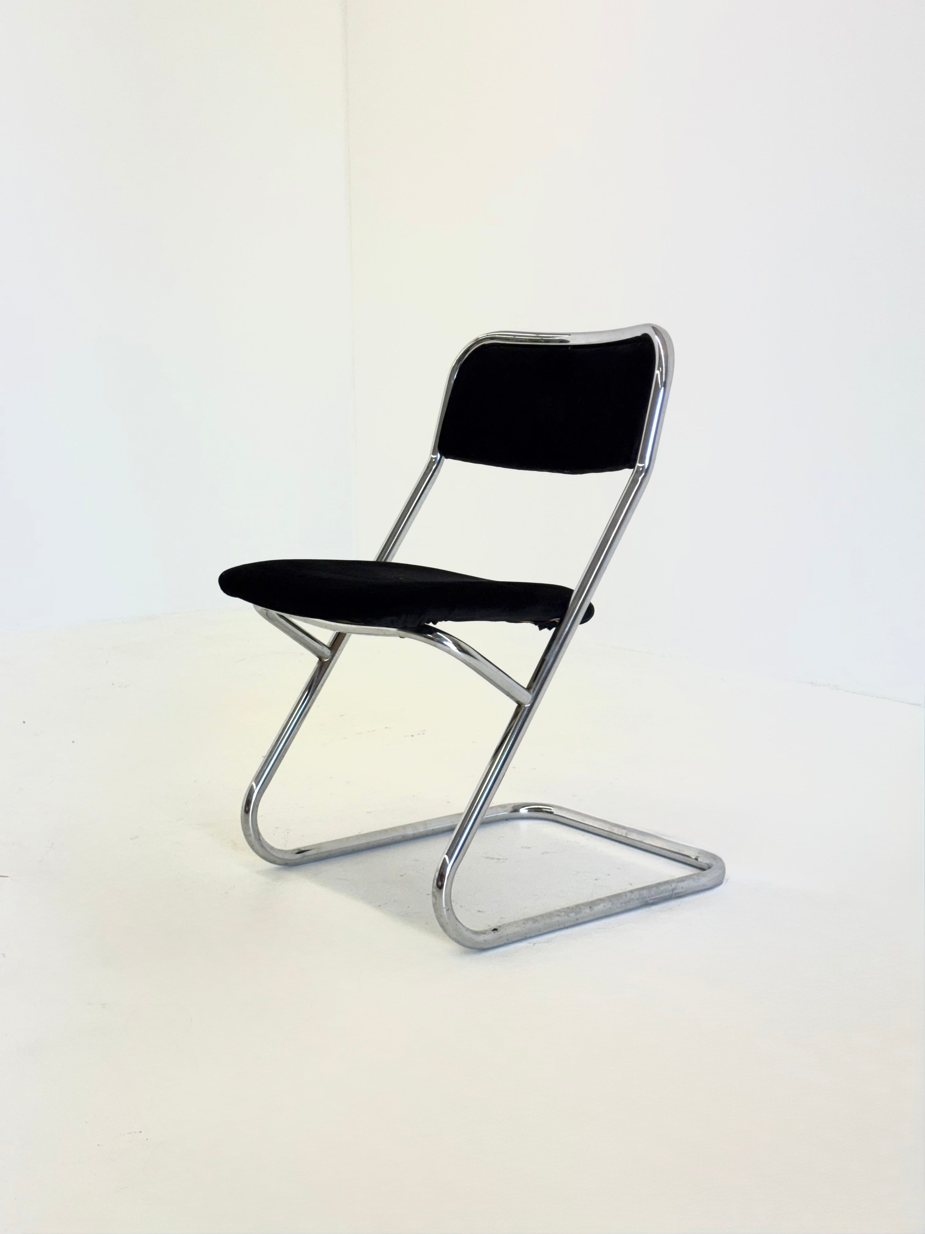 Set_of_4_vintage_tubular_frame_dining_chairs_in_black_velvet