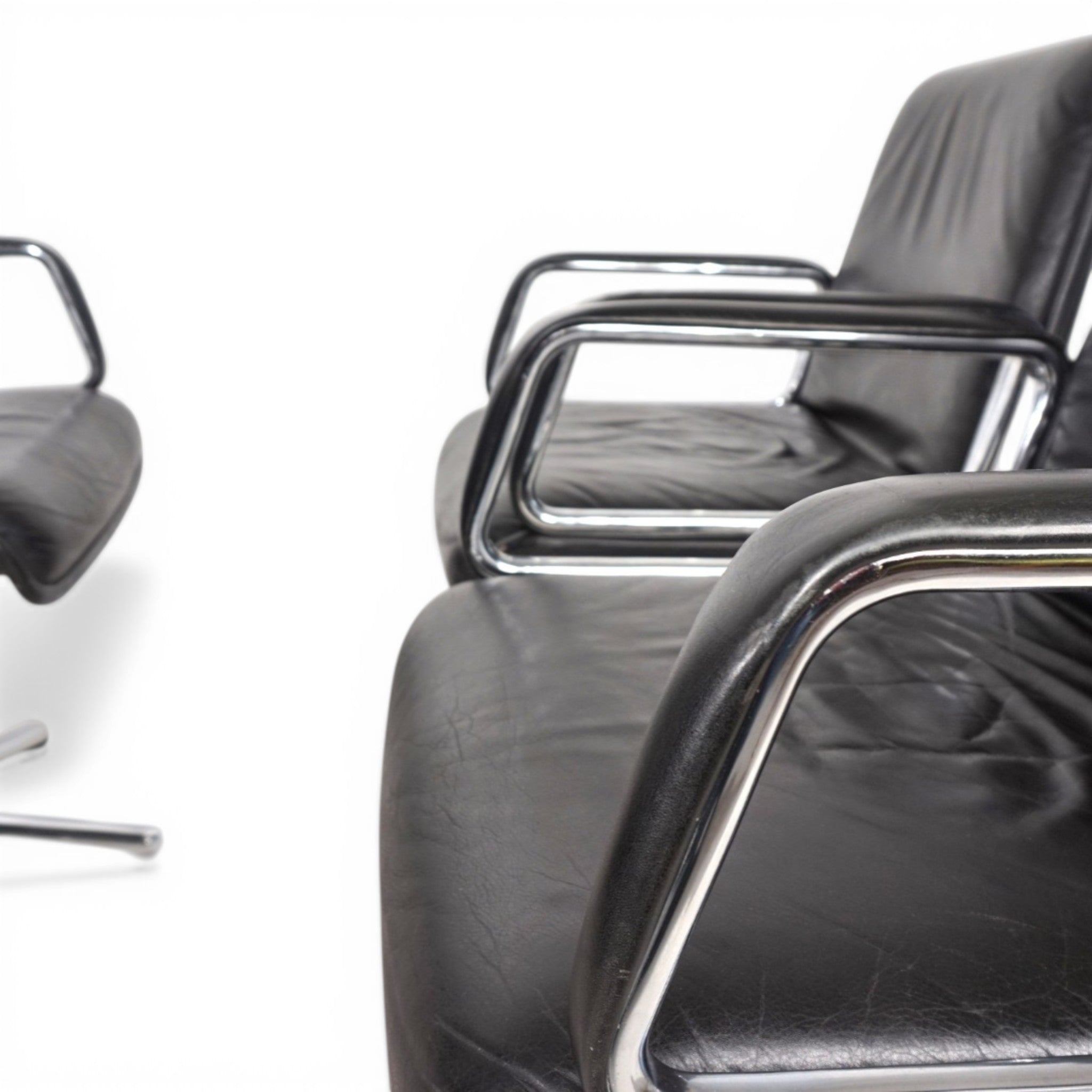 Set_of_4_Wilkhahn_Delta_Swivel_Chairs_in_Black_Leather,_Germany_1970s