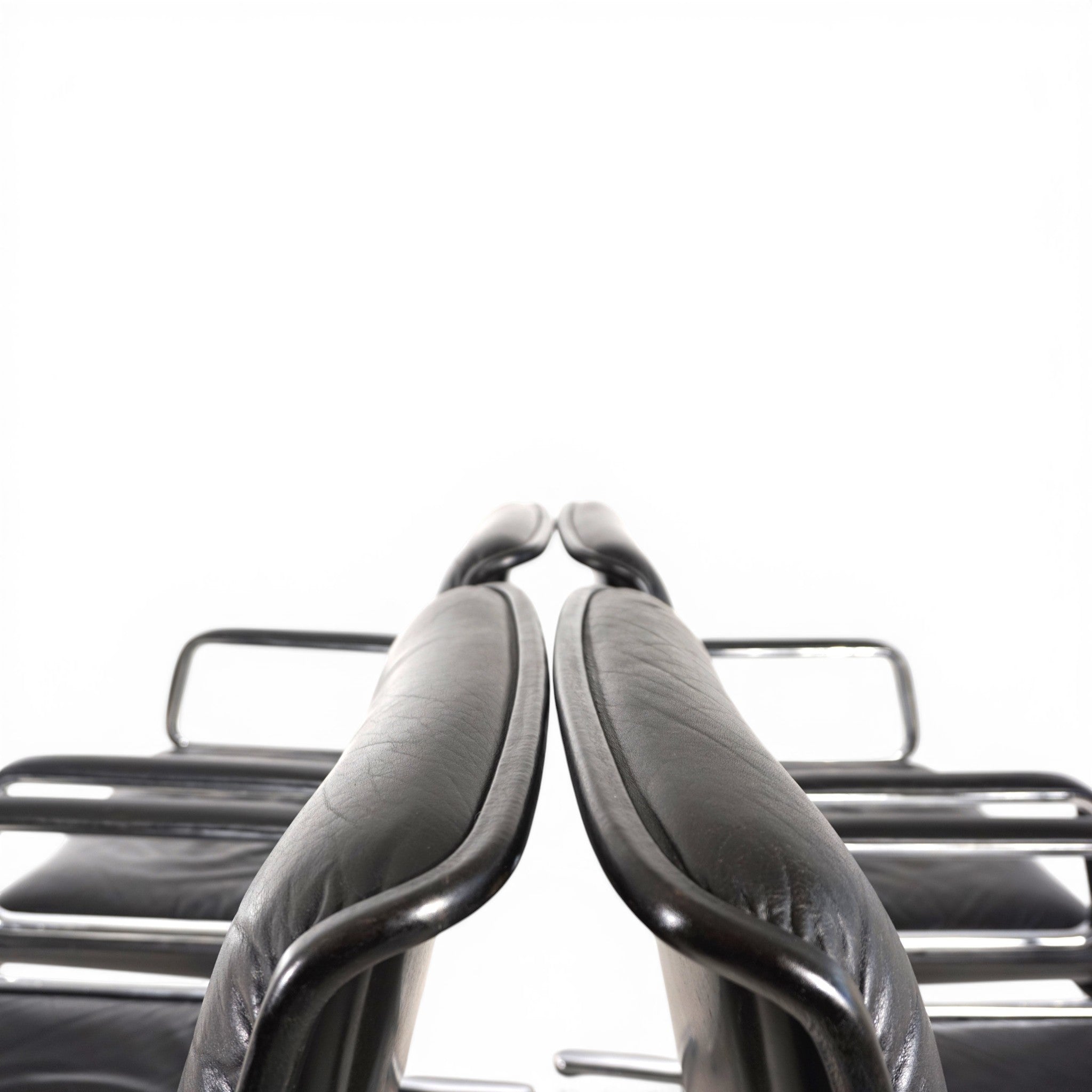 Set_of_4_Wilkhahn_Delta_Swivel_Chairs_in_Black_Leather,_Germany_1970s