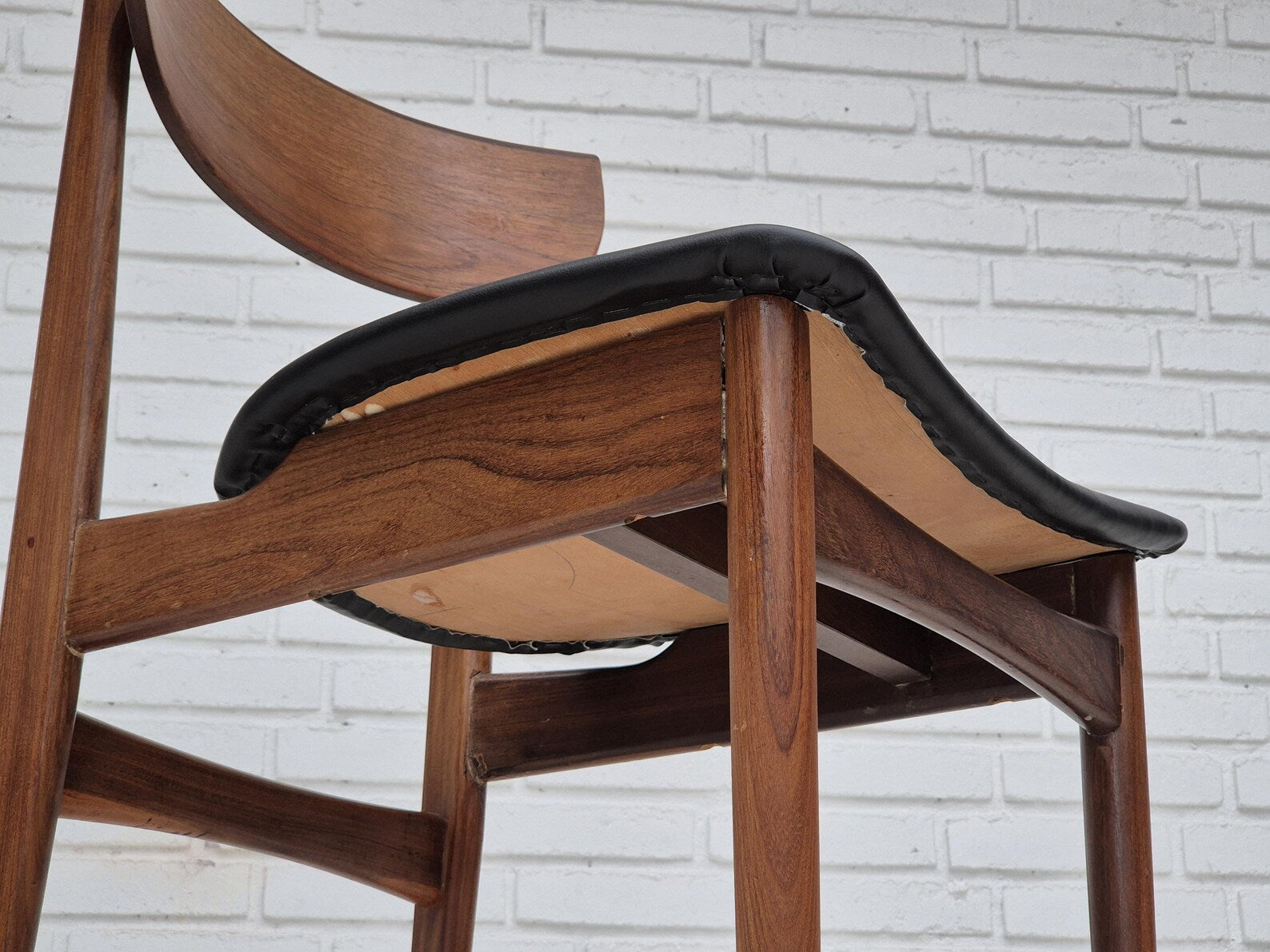 Set_of_5_Danish_Dining_Chairs,_Teak_&_Reupholstered_Leather,_1960s_Denmark