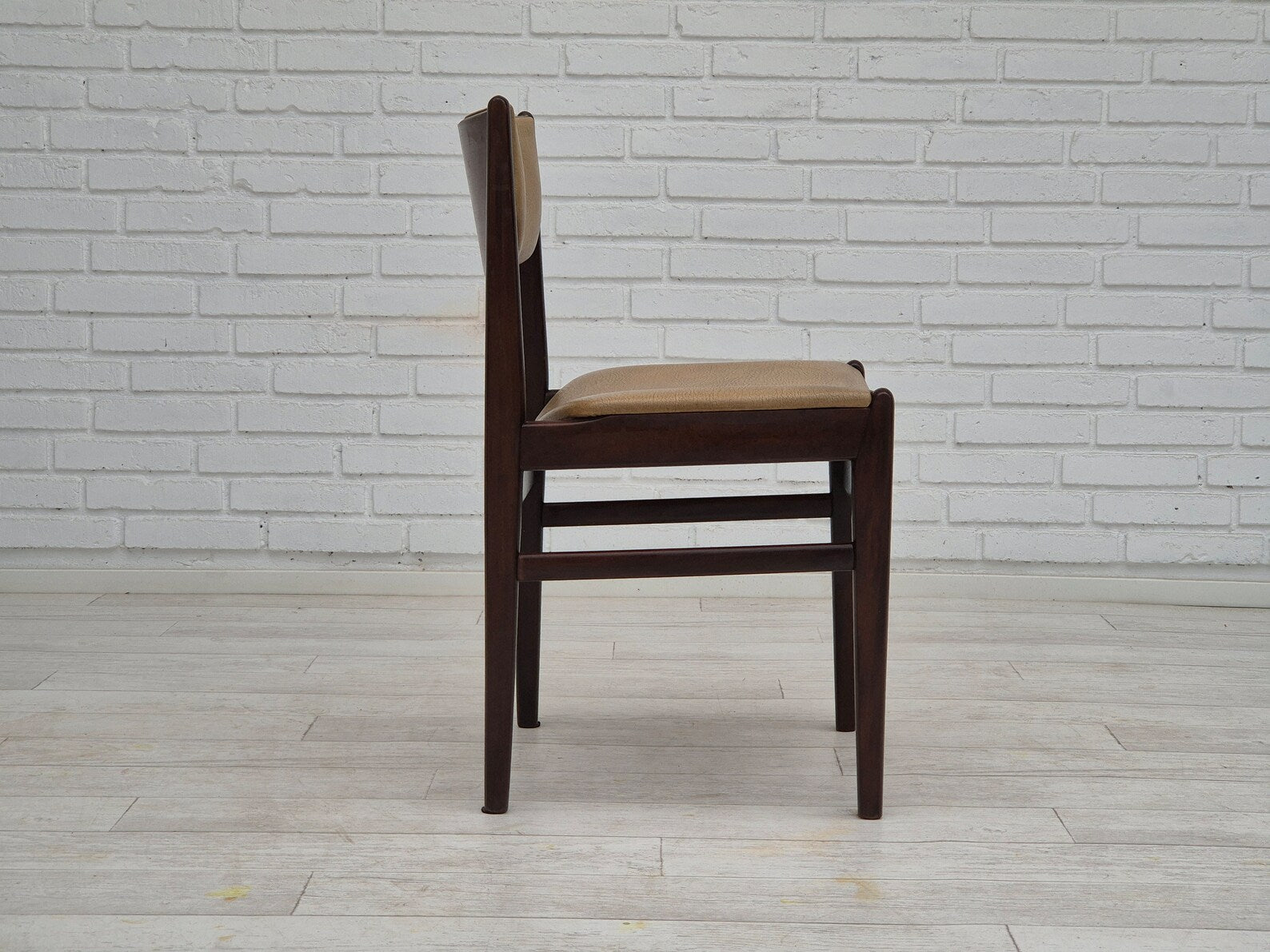 Set_of_5_Dining_Chairs,_Leather_&_Wood_Frame,_1970s_Denmark