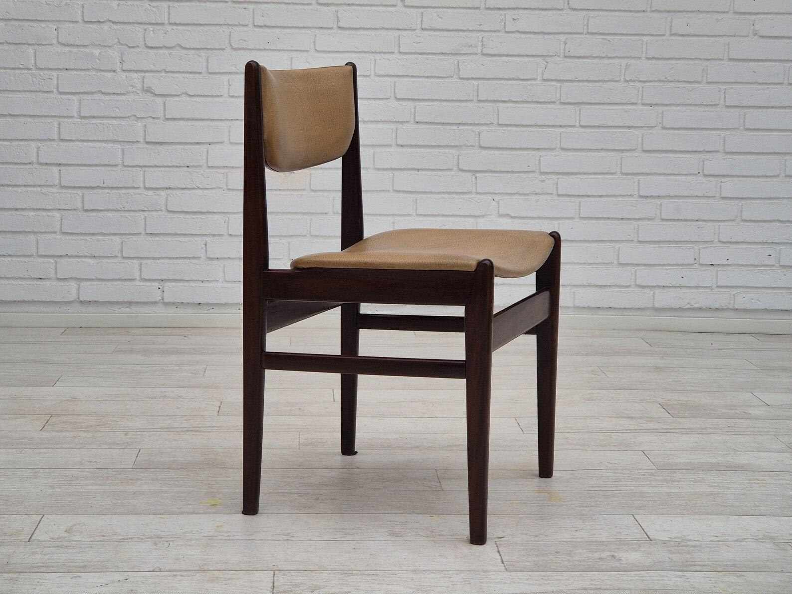 Set_of_5_Dining_Chairs,_Leather_&_Wood_Frame,_1970s_Denmark