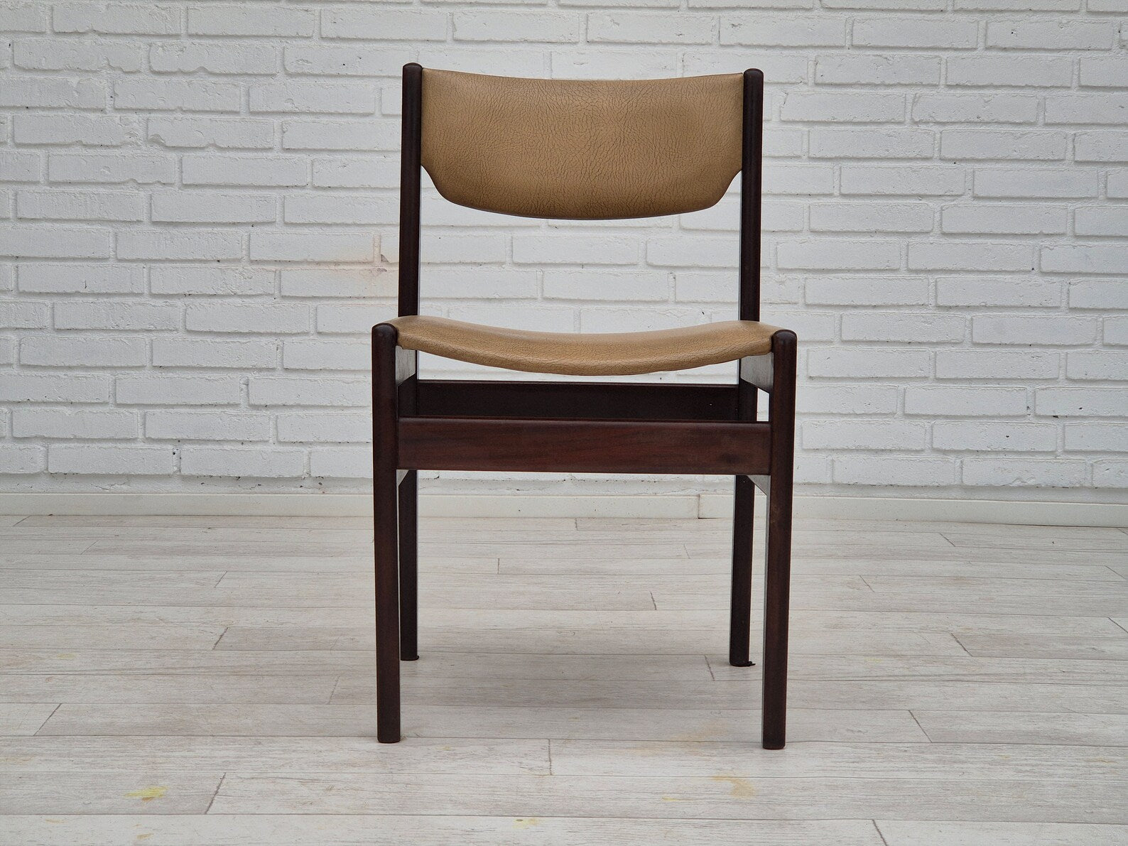Set_of_5_Dining_Chairs,_Leather_&_Wood_Frame,_1970s_Denmark