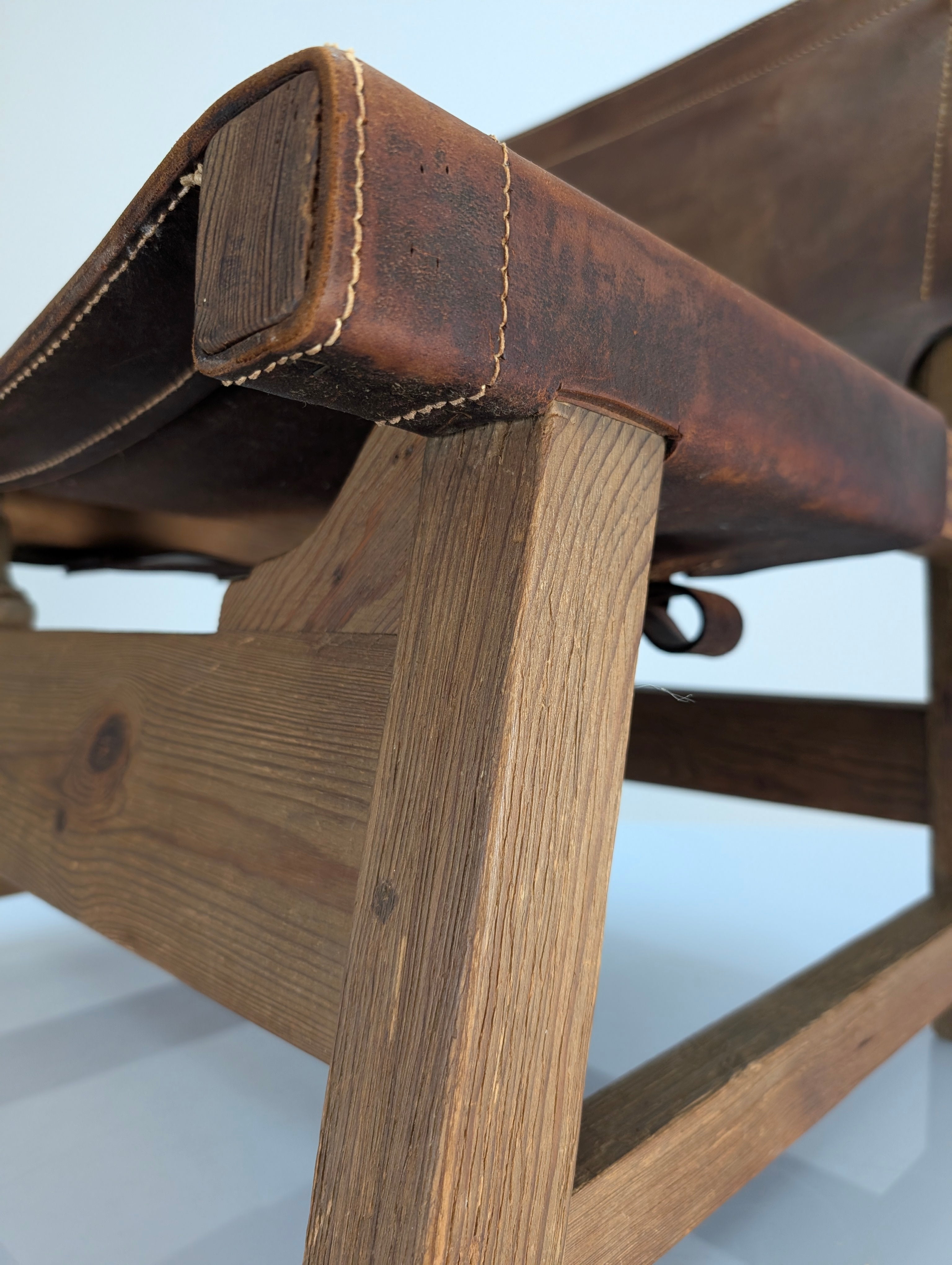 Set_of_5_Spanish_Leather_and_Oak_Chairs,_Paco_Muñoz_Style,_1960s