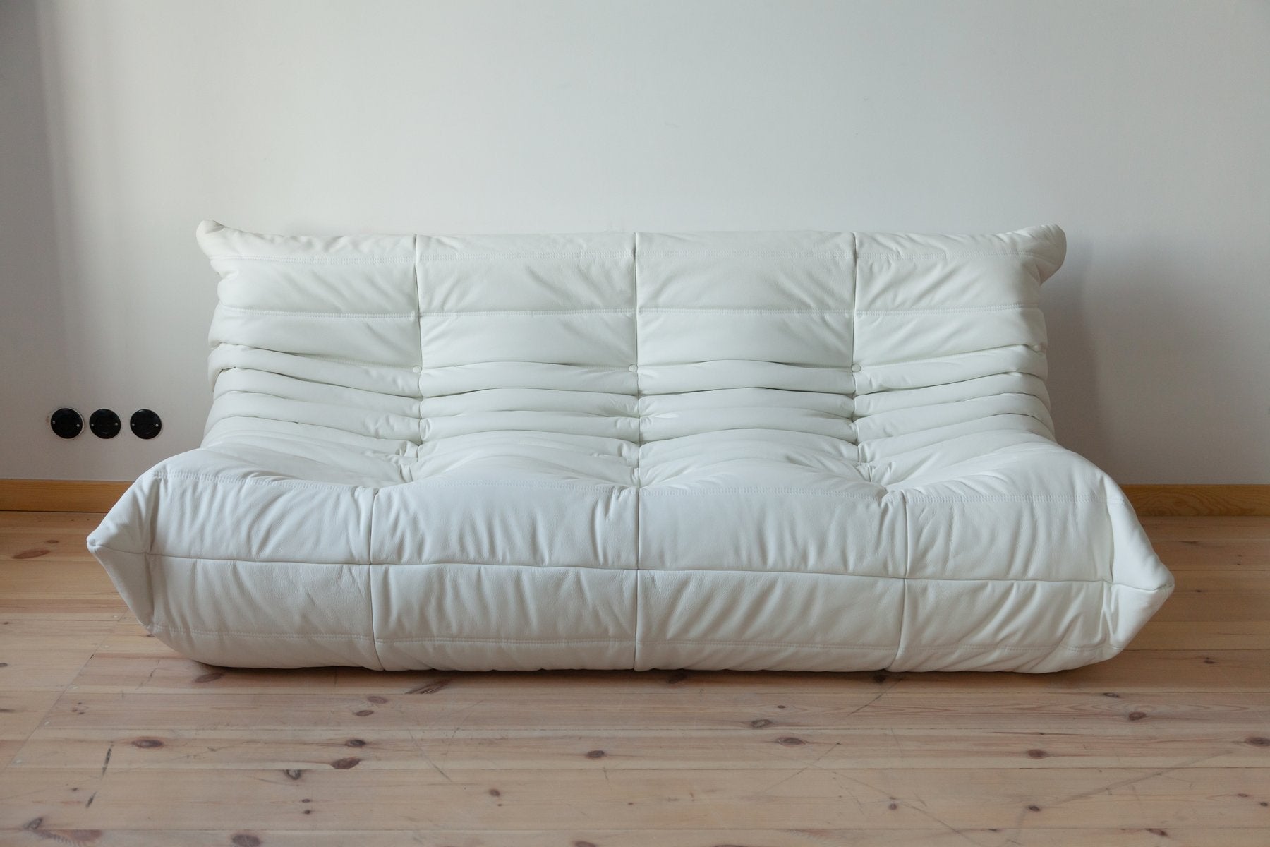 Set_of_5_Togo_Living_Room_Sofas_in_White_Leather_by_Michel_Ducaroy_for_Ligne_Roset,_1981