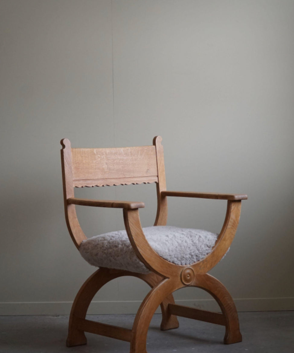 Set_of_6_Armchars_in_Oak_&_Lambswool,_Mid_Century_Modern,_Henning_Kjærnulf,_1960s