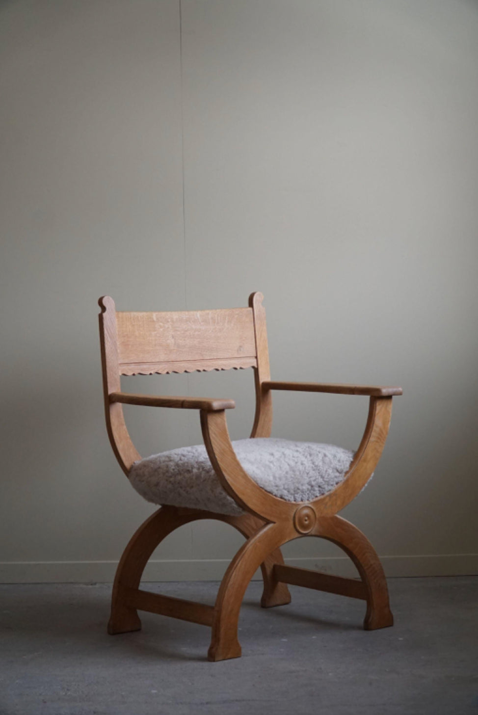 Set_of_6_Armchars_in_Oak_&_Lambswool,_Mid_Century_Modern,_Henning_Kjærnulf,_1960s