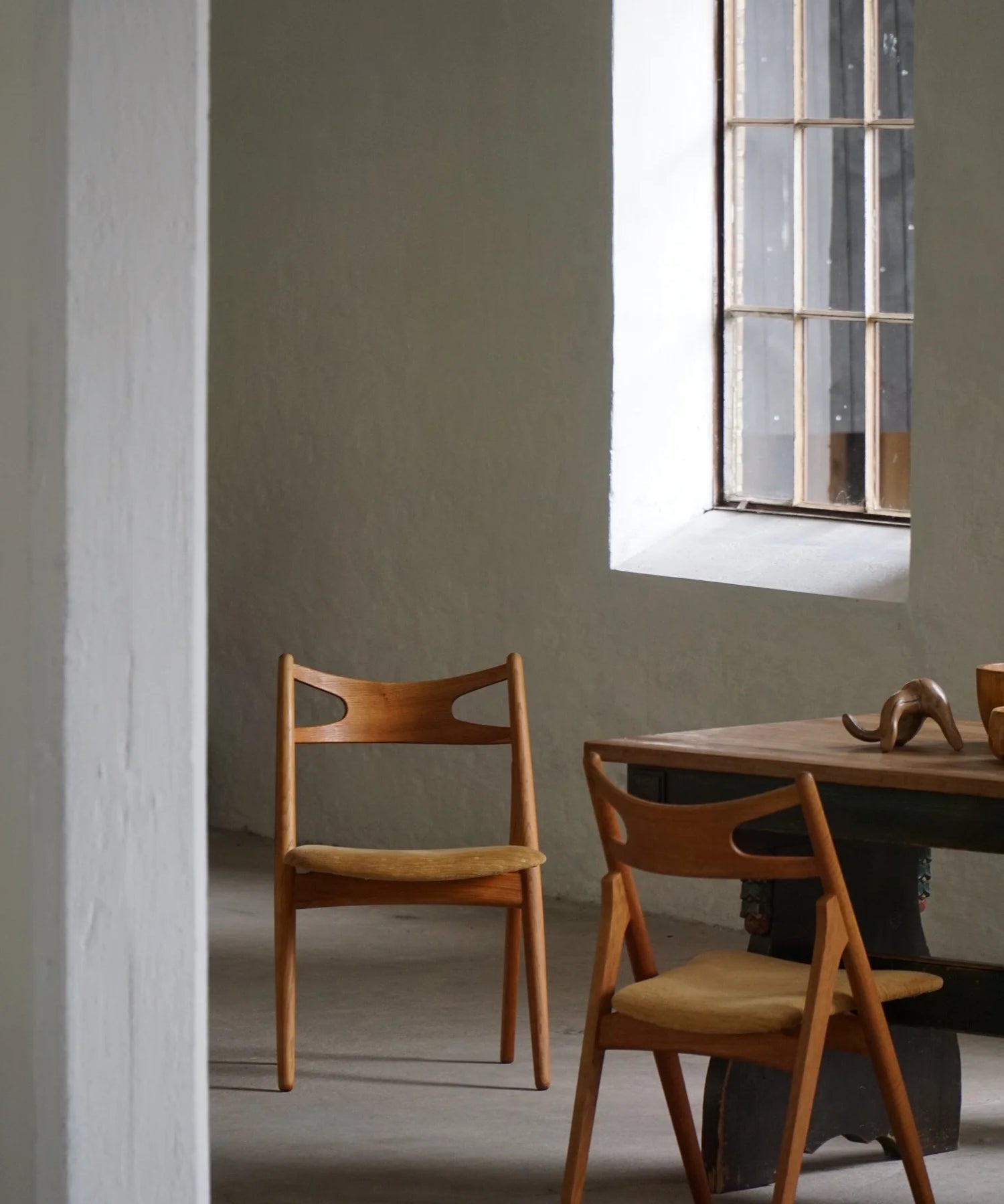 Set_of_6_CH29_Dining_Chairs_by_Hans_J._Wegner_for_Carl_Hansen_&_Søn,_Danish_Modern