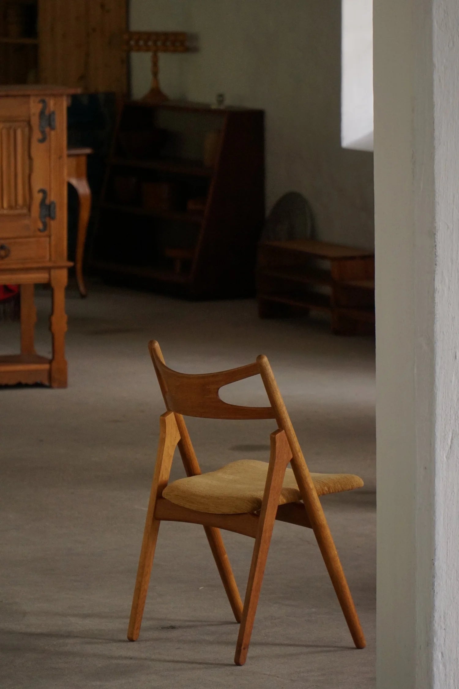 Set_of_6_CH29_Dining_Chairs_by_Hans_J._Wegner_for_Carl_Hansen_&_Søn,_Danish_Modern