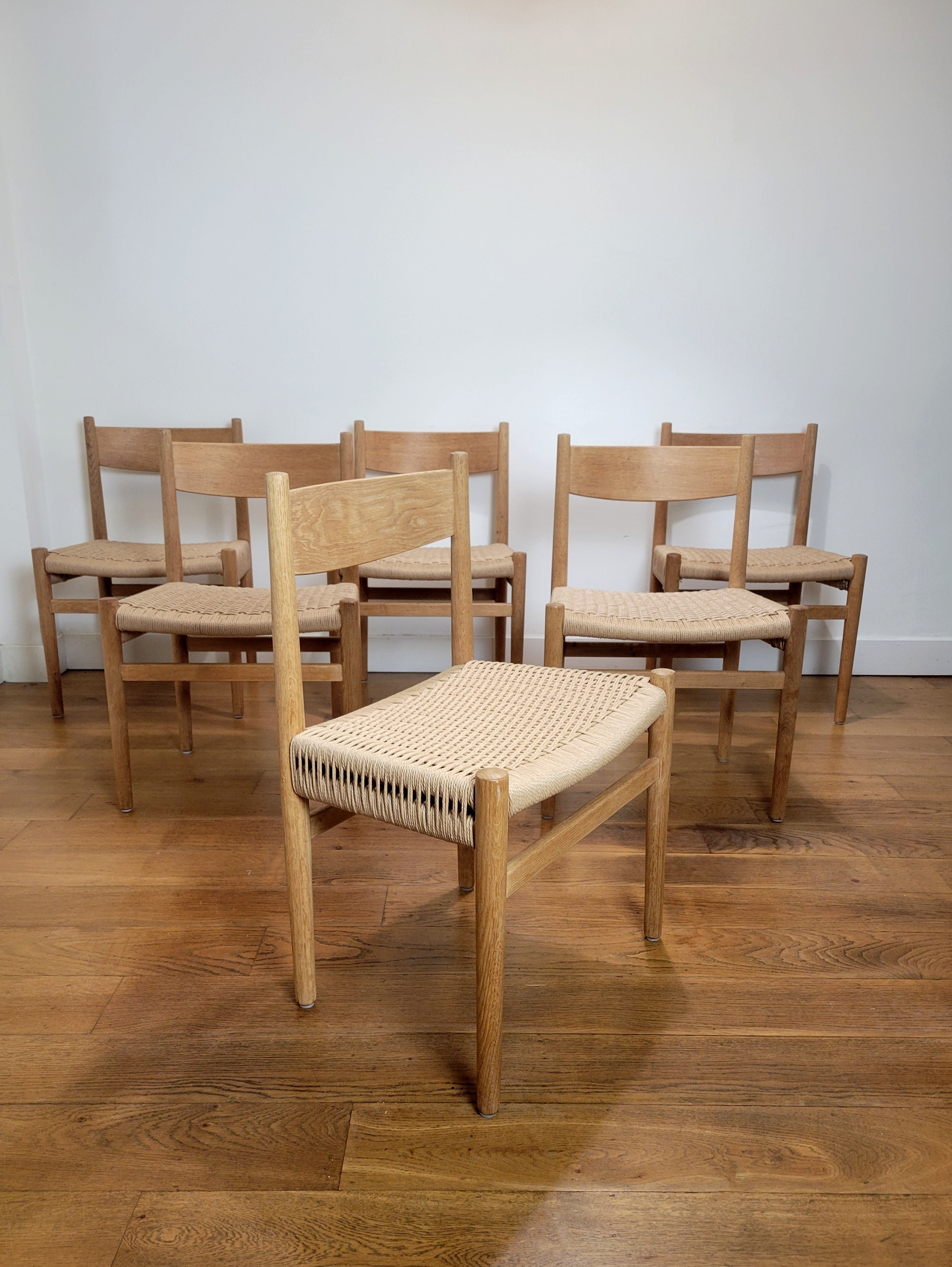Set_of_6_CH40_chairs_by_Hans_J._wegner_for_Carl_Hansen_&_Søn