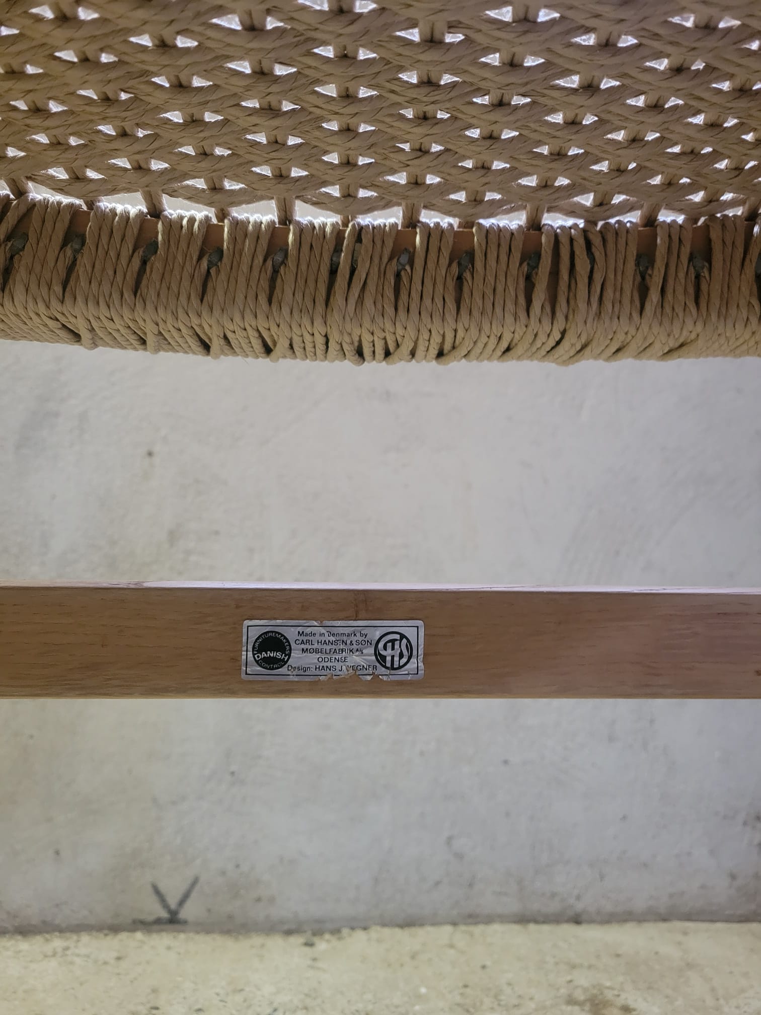 Set_of_6_CH40_chairs_by_Hans_J._wegner_for_Carl_Hansen_&_Søn