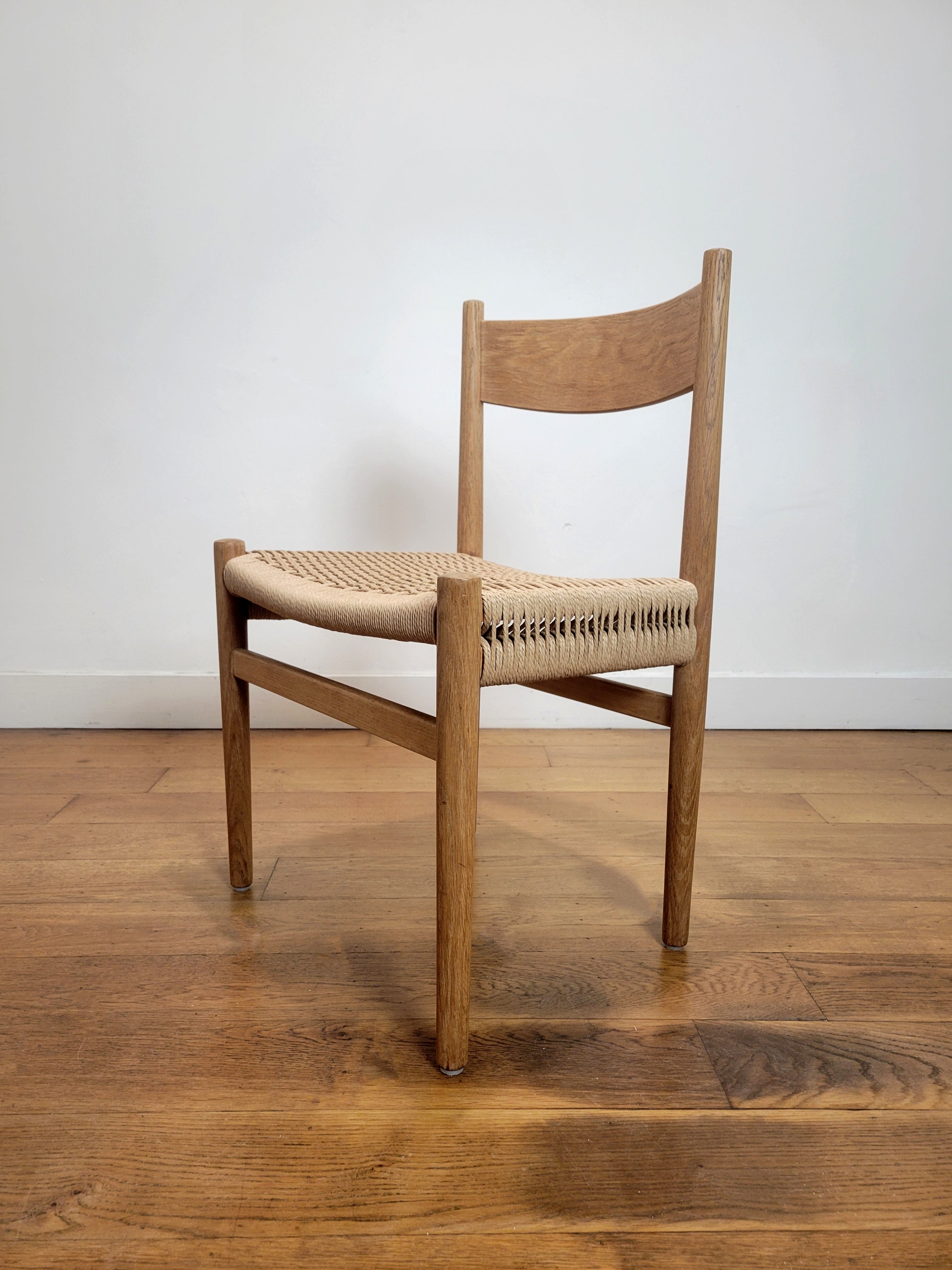 Set_of_6_CH40_chairs_by_Hans_J._wegner_for_Carl_Hansen_&_Søn