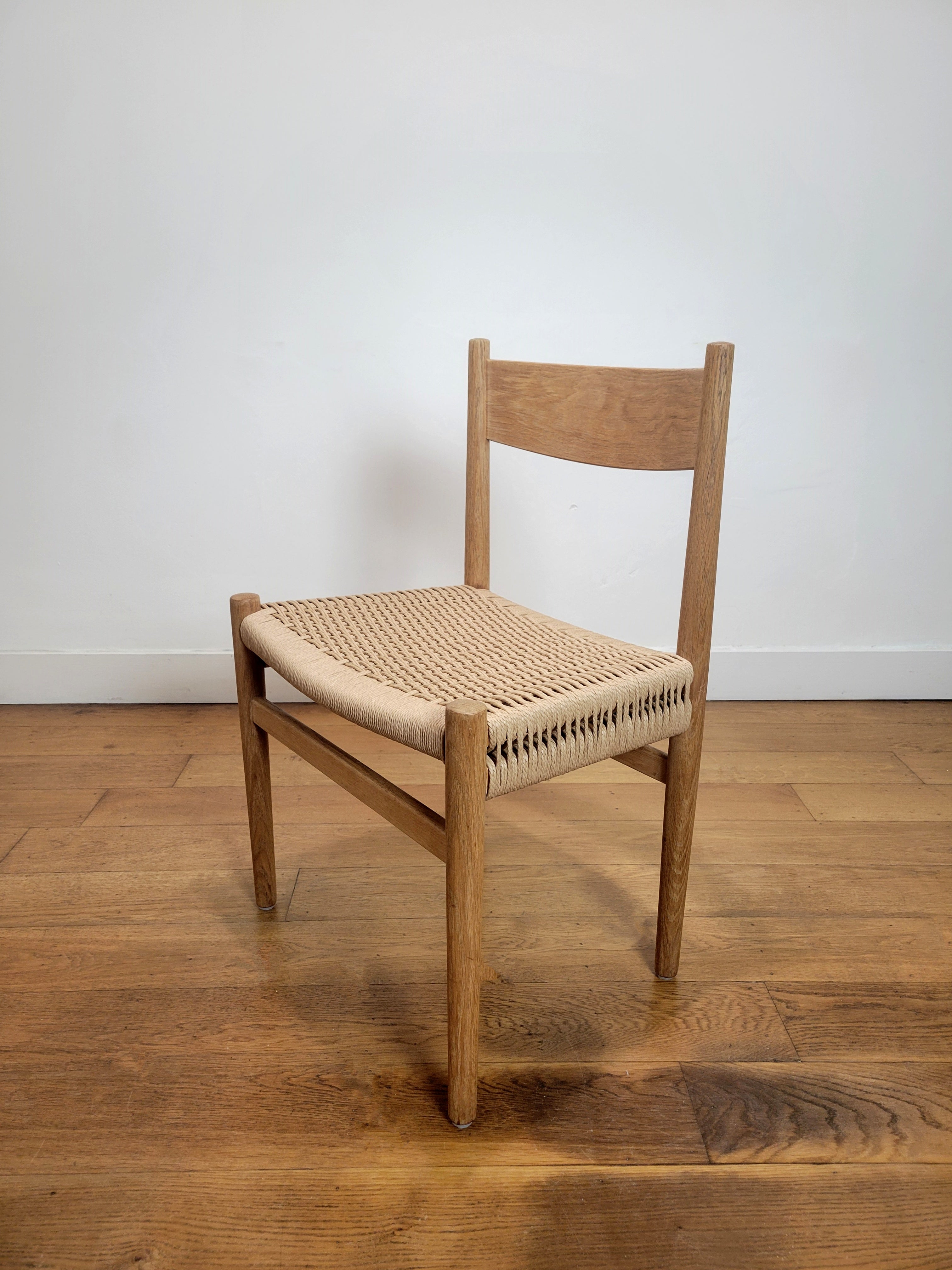 Set_of_6_CH40_chairs_by_Hans_J._wegner_for_Carl_Hansen_&_Søn