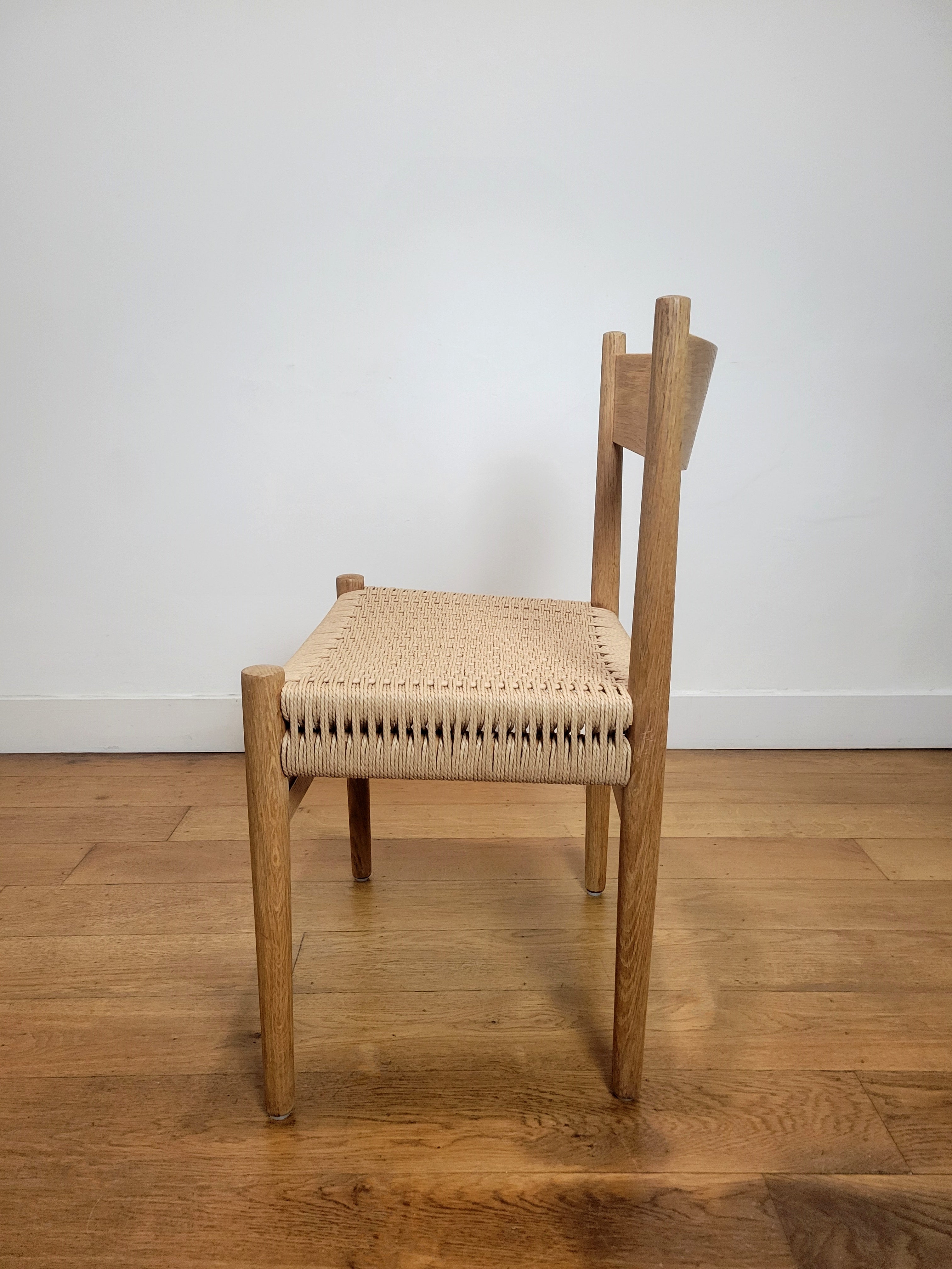 Set_of_6_CH40_chairs_by_Hans_J._wegner_for_Carl_Hansen_&_Søn