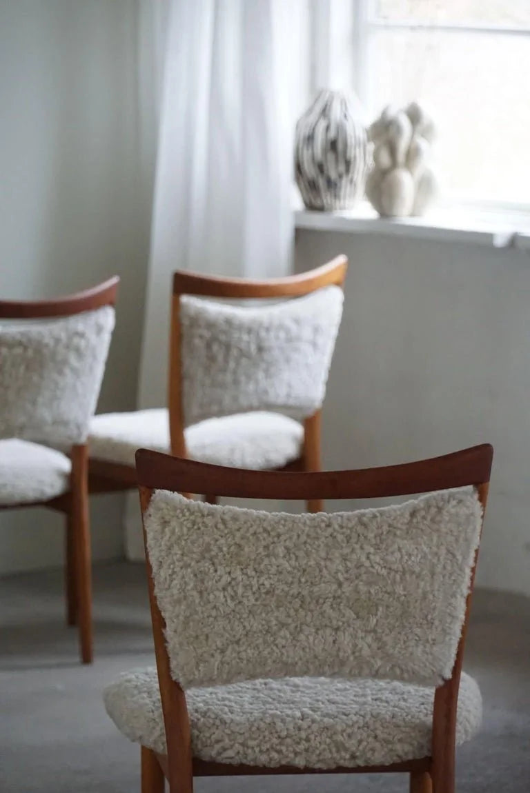 Set_of_6_Chairs_in_Oak_&_Lambswool,_Model_SW86_by_Finn_Juhl_in_Danish_Modern,_1953
