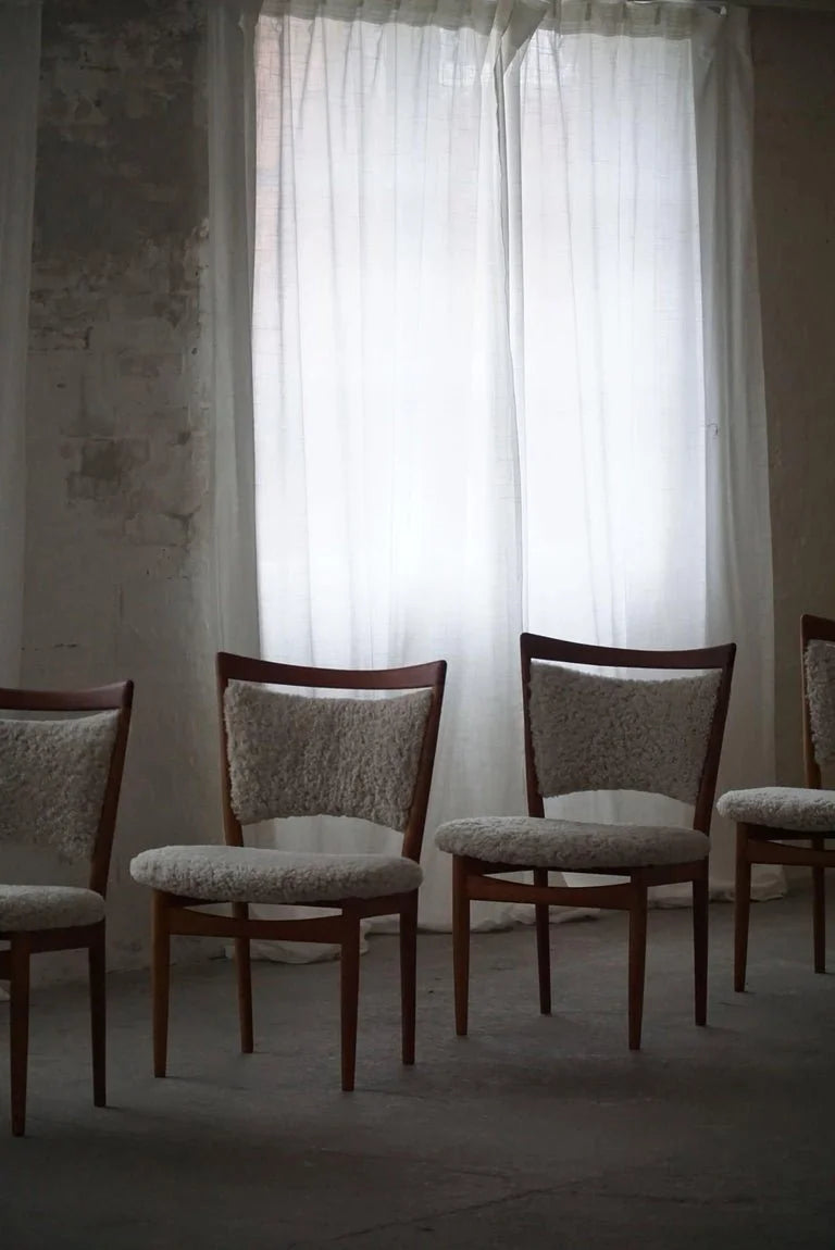Set_of_6_Chairs_in_Oak_&_Lambswool,_Model_SW86_by_Finn_Juhl_in_Danish_Modern,_1953