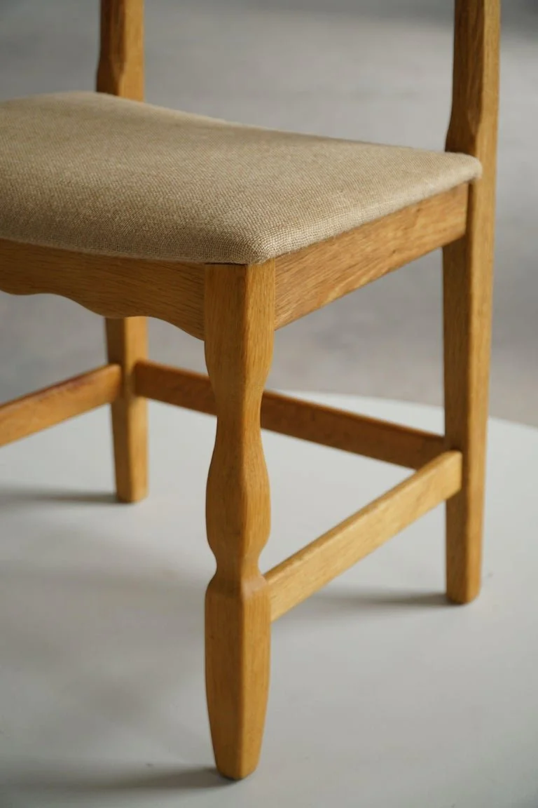 Set_of_6_Chairs,_Oak_&_Hessian_by_Henning_Kjærnulf,_Mid_Century_Modern,_1960s