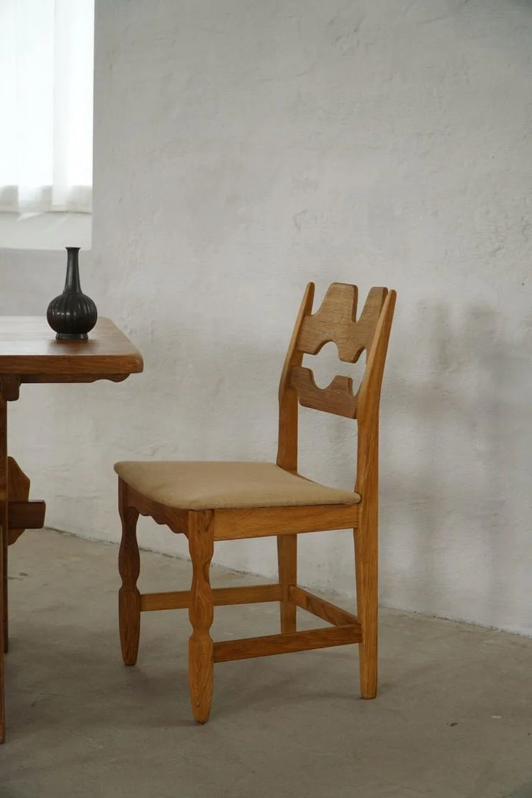 Set_of_6_Chairs,_Oak_&_Hessian_by_Henning_Kjærnulf,_Mid_Century_Modern,_1960s