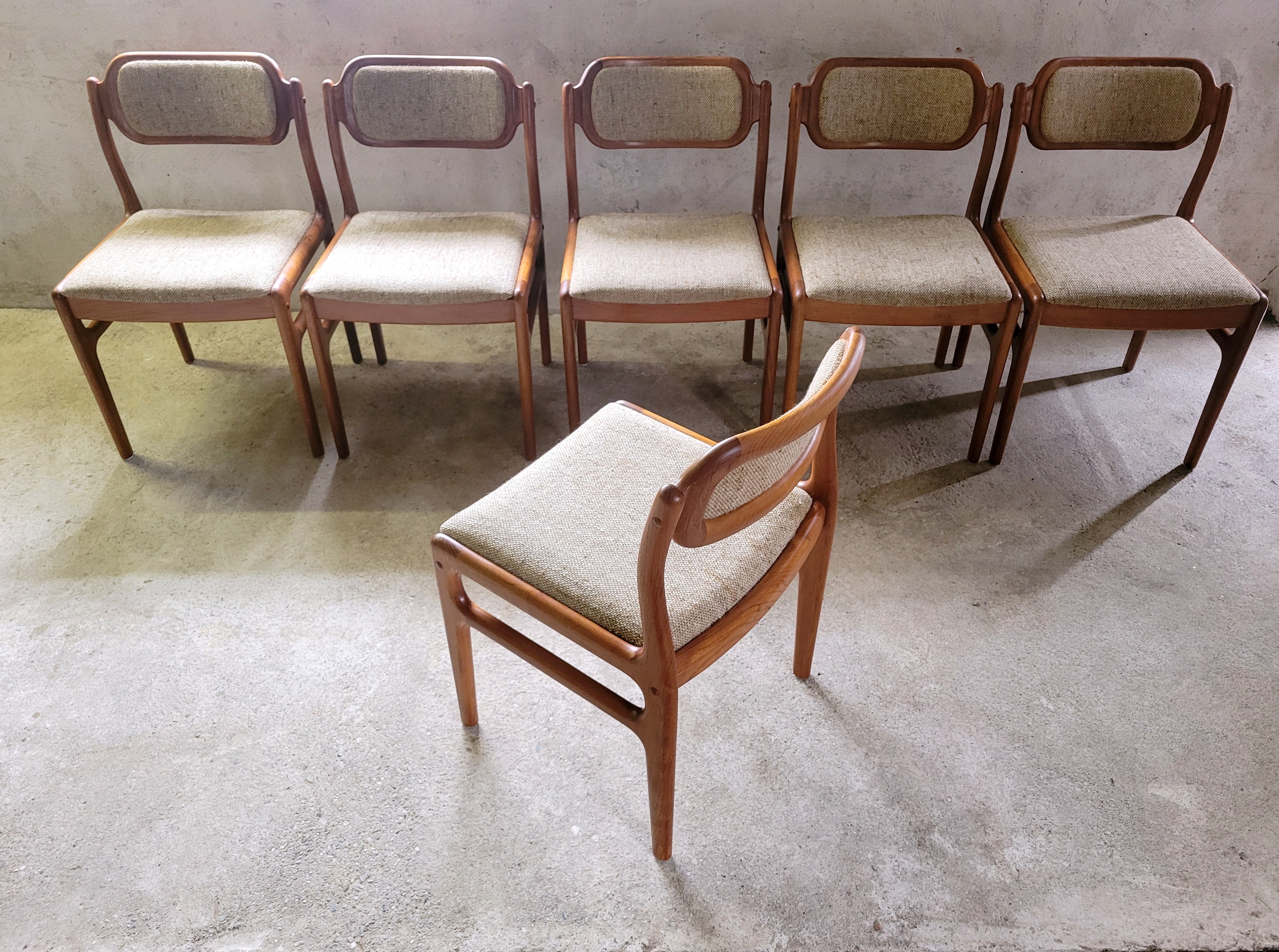 Set_of_6_dining_chairs_by_Johannes_Andersen_for_Uldum_1960's