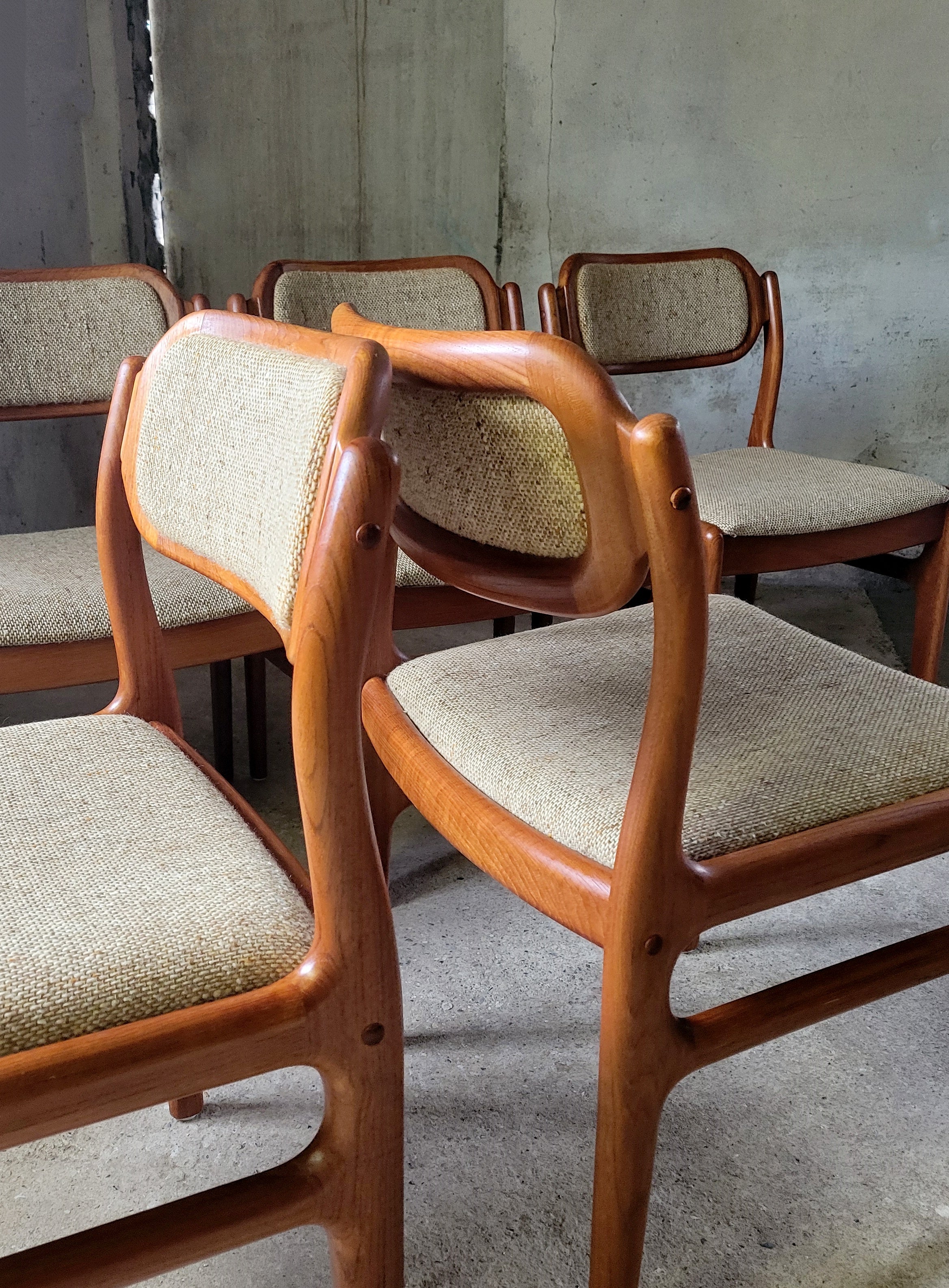Set_of_6_dining_chairs_by_Johannes_Andersen_for_Uldum_1960's