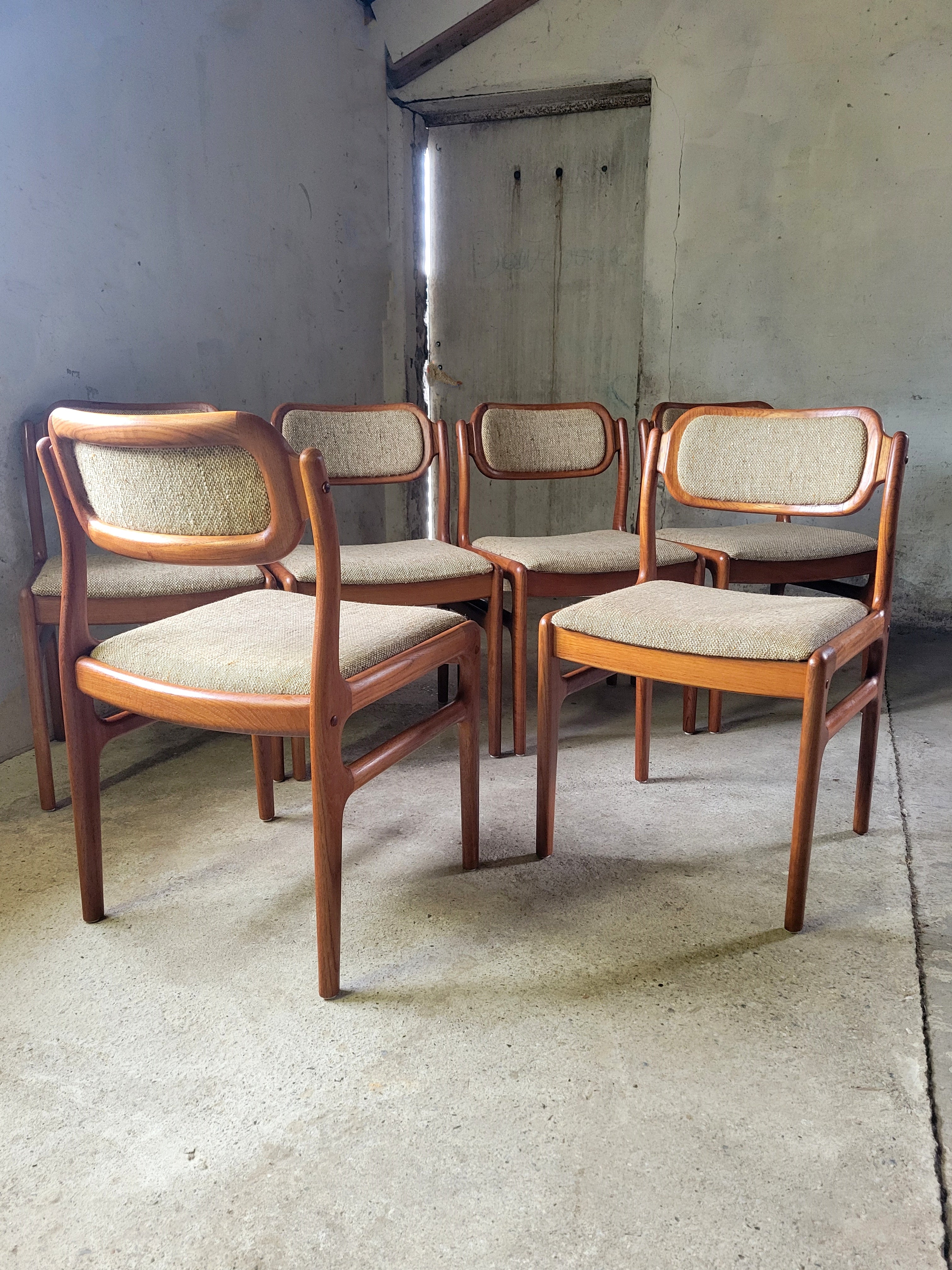 Set_of_6_dining_chairs_by_Johannes_Andersen_for_Uldum_1960's
