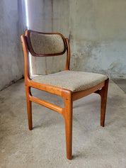 Set_of_6_dining_chairs_by_Johannes_Andersen_for_Uldum_1960's