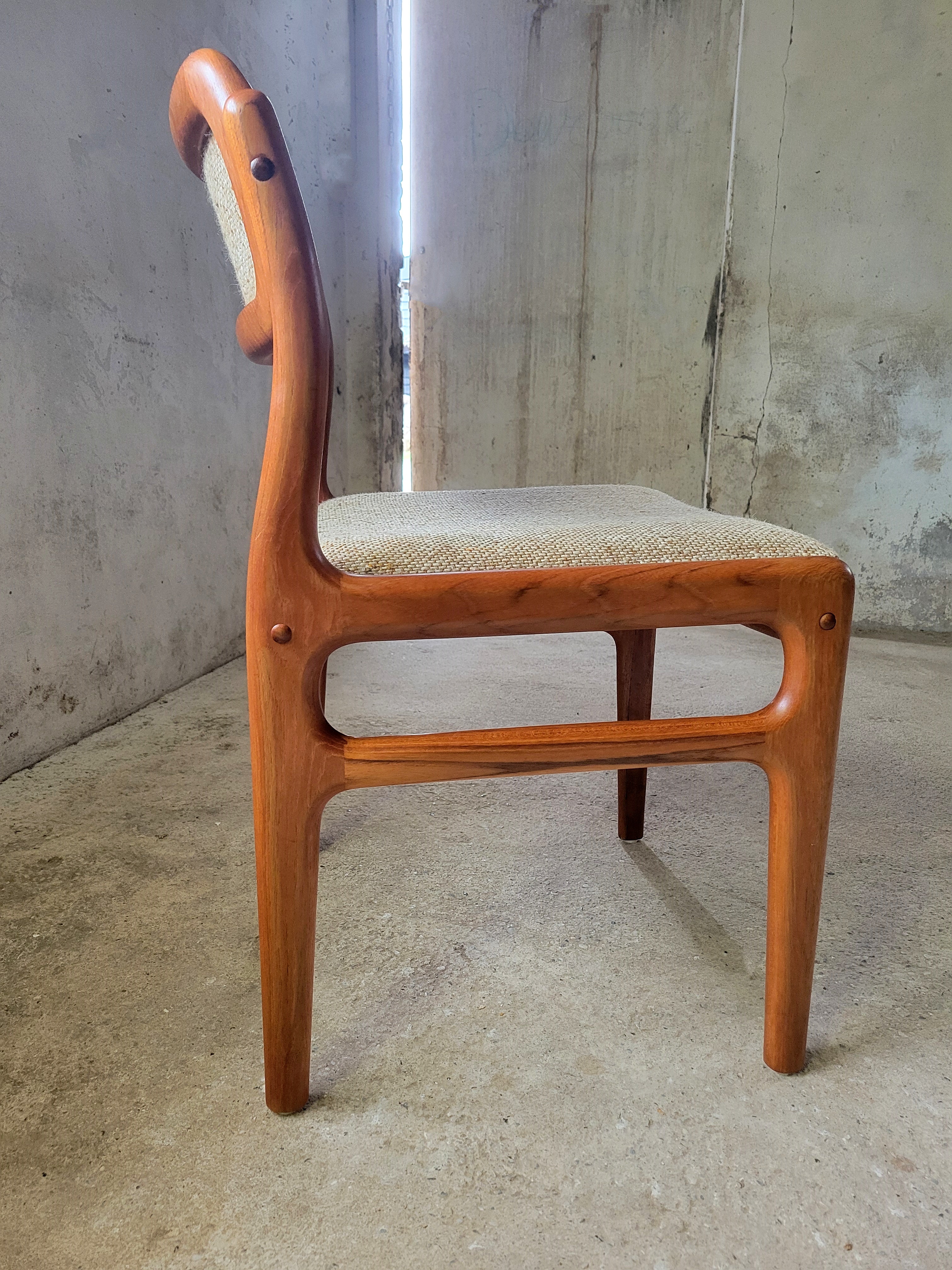 Set_of_6_dining_chairs_by_Johannes_Andersen_for_Uldum_1960's