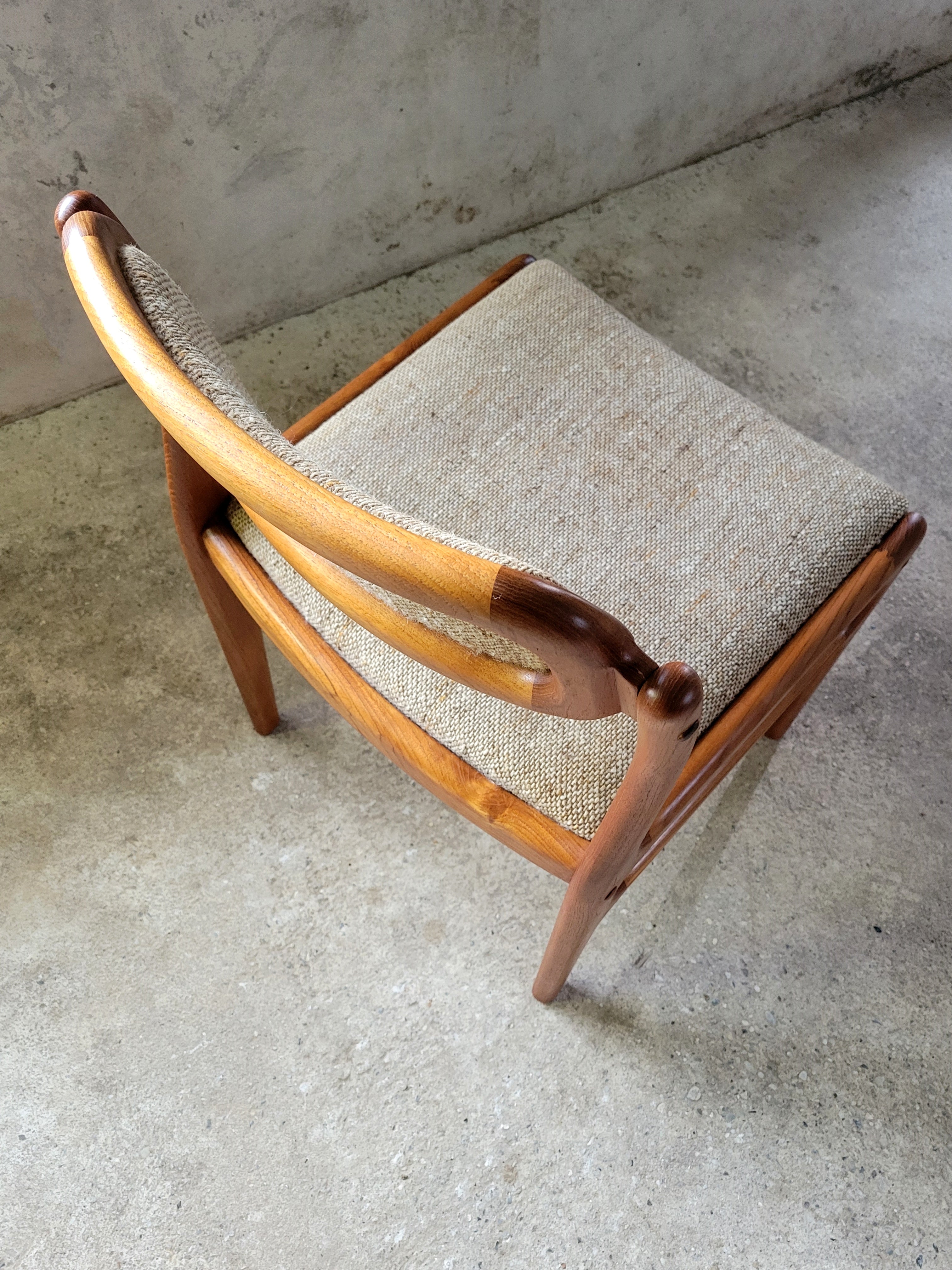 Set_of_6_dining_chairs_by_Johannes_Andersen_for_Uldum_1960's