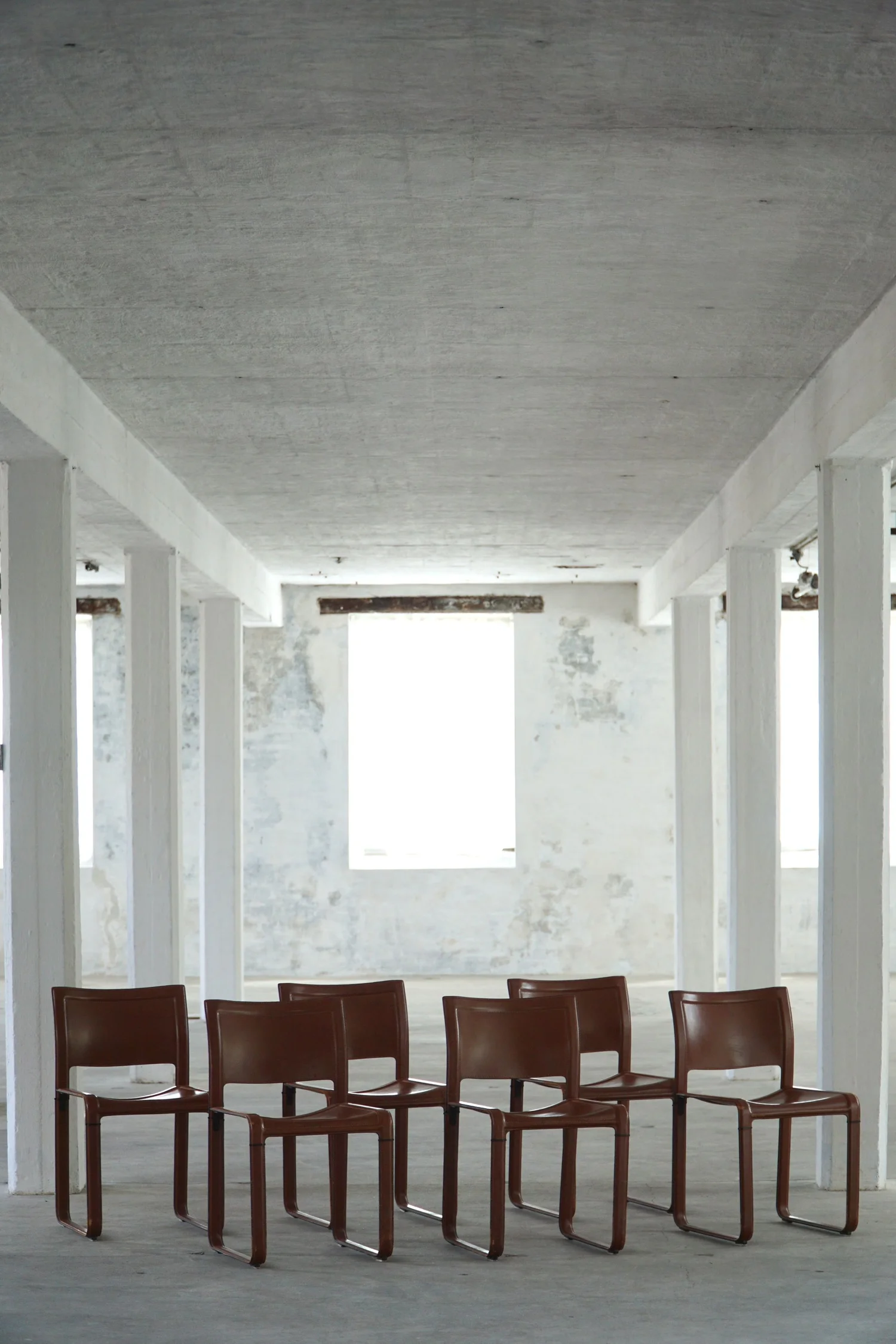 Set_of_6_Dining_Chairs_in_Brown/Red_Leather,_Tito_Agnoli,_Italian_Modern,_1970s
