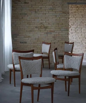 Set_of_6_Finn_Juhl_SW86_Chairs_in_Oak_and_Lambswool,_Denmark_1953