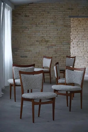 Set_of_6_Finn_Juhl_SW86_Chairs_in_Oak_and_Lambswool,_Denmark_1953