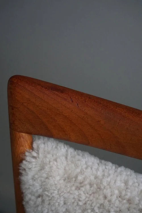 Set_of_6_Finn_Juhl_SW86_Chairs_in_Oak_and_Lambswool,_Denmark_1953