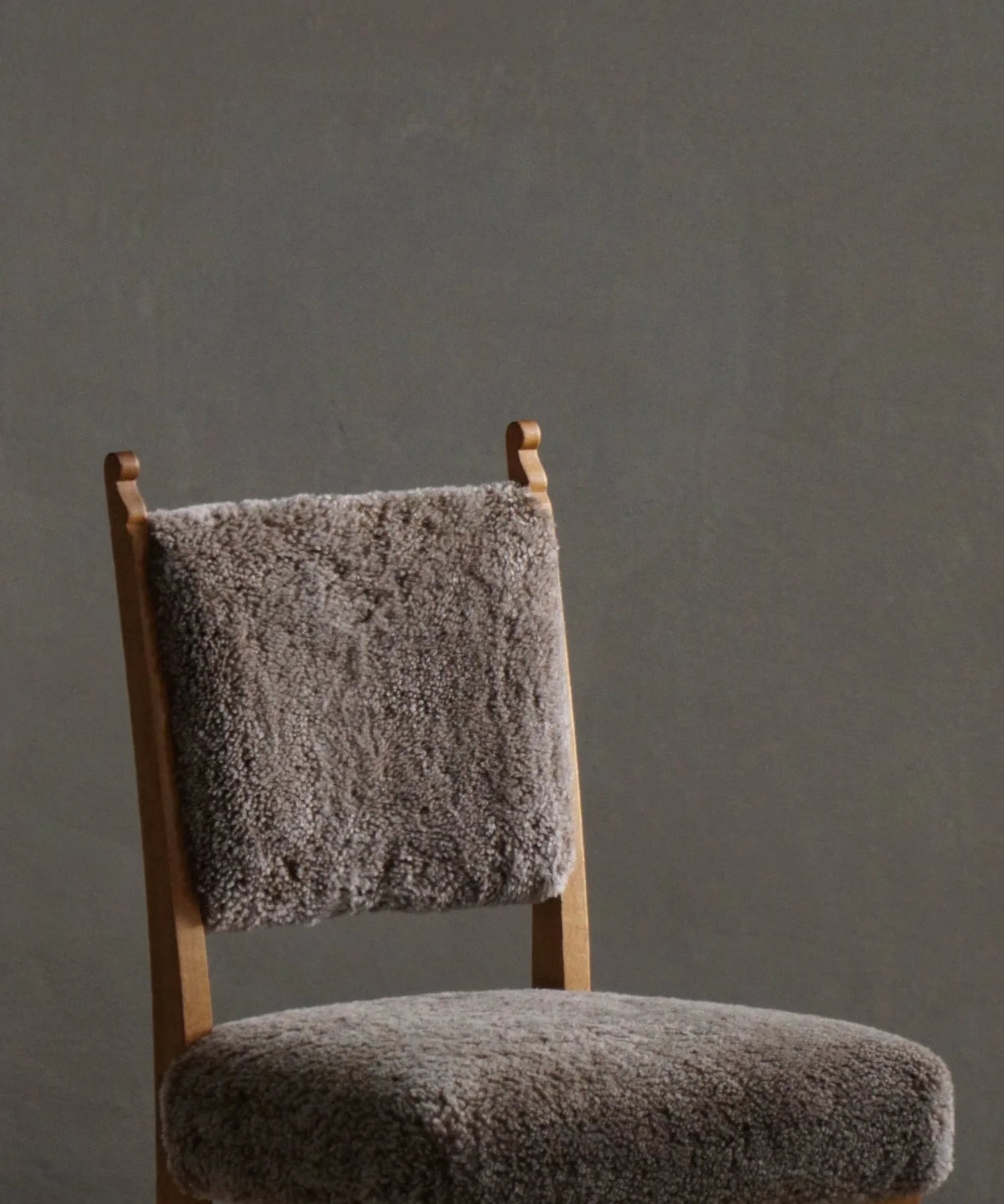 Set_of_6_Henning_Kjærnulf_Oak_Dining_Chairs_with_Lambswool_Upholstery,_Danish_Modern,_1950s