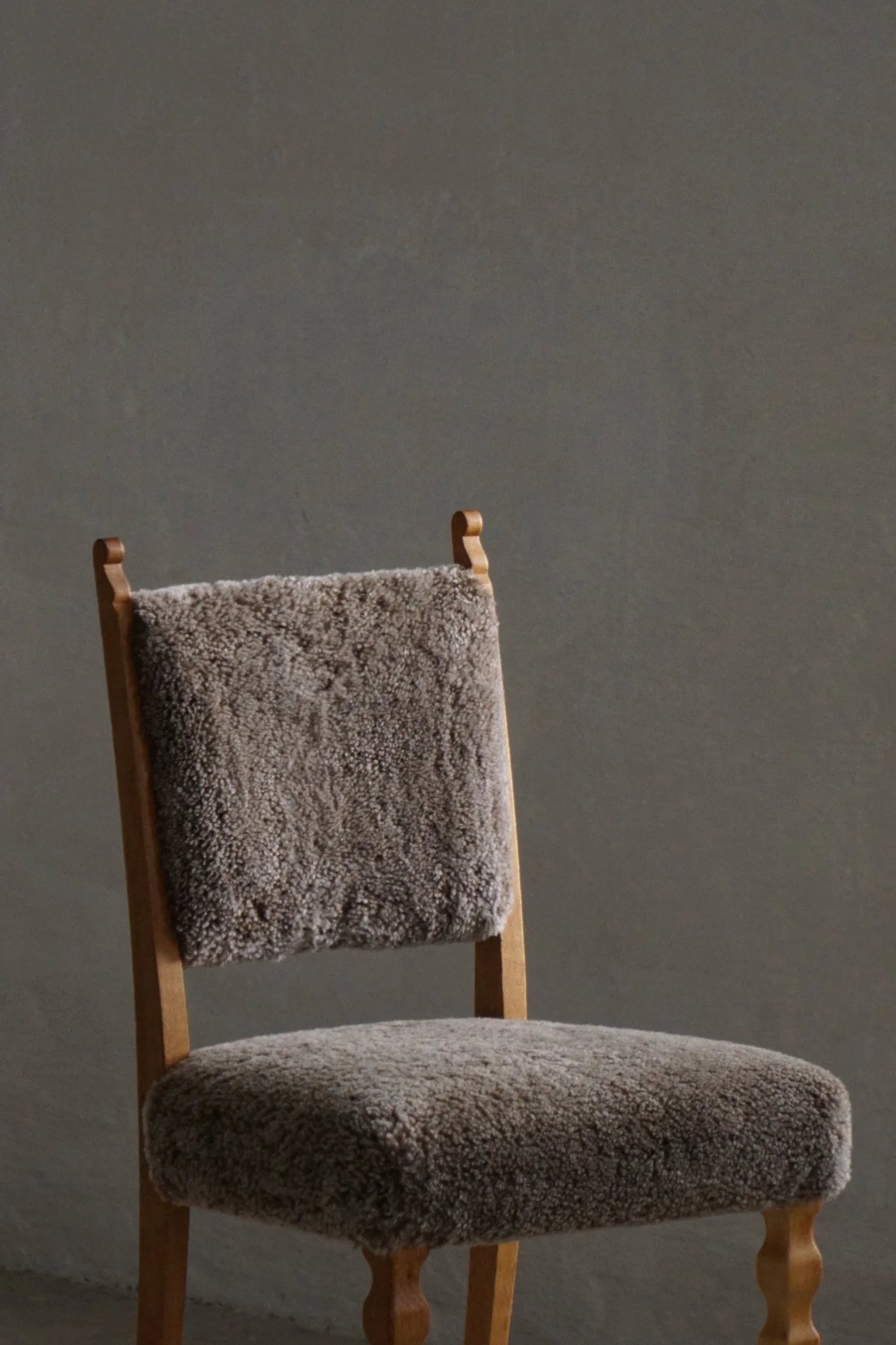 Set_of_6_Henning_Kjærnulf_Oak_Dining_Chairs_with_Lambswool_Upholstery,_Danish_Modern,_1950s