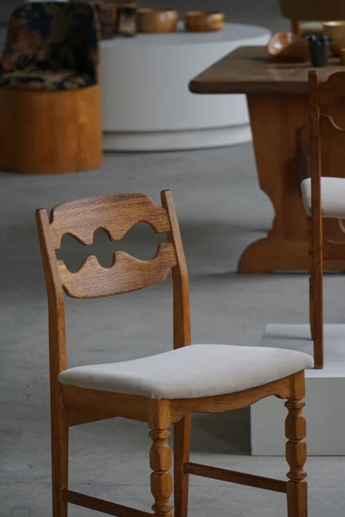 Set_of_6_Henning_Kjærnulf_Razorblade_Dining_Chairs_in_Oak_and_Kvadrat_Mohair,_Denmark,_1960s