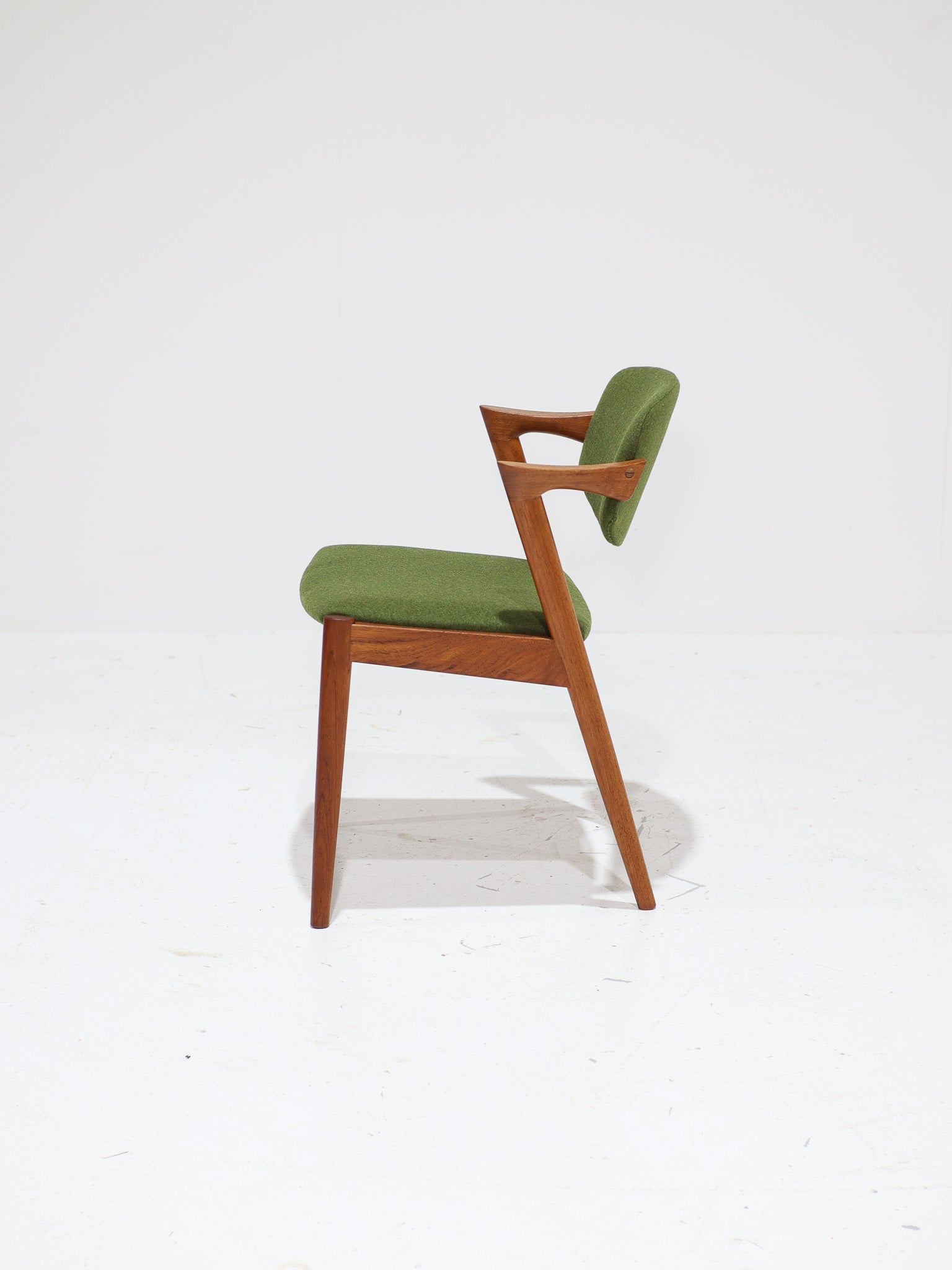 Set_of_6_Model_42_Dining_Chairs_by_Kai_Kristiansen,_Teak,_Denmark,_1960s