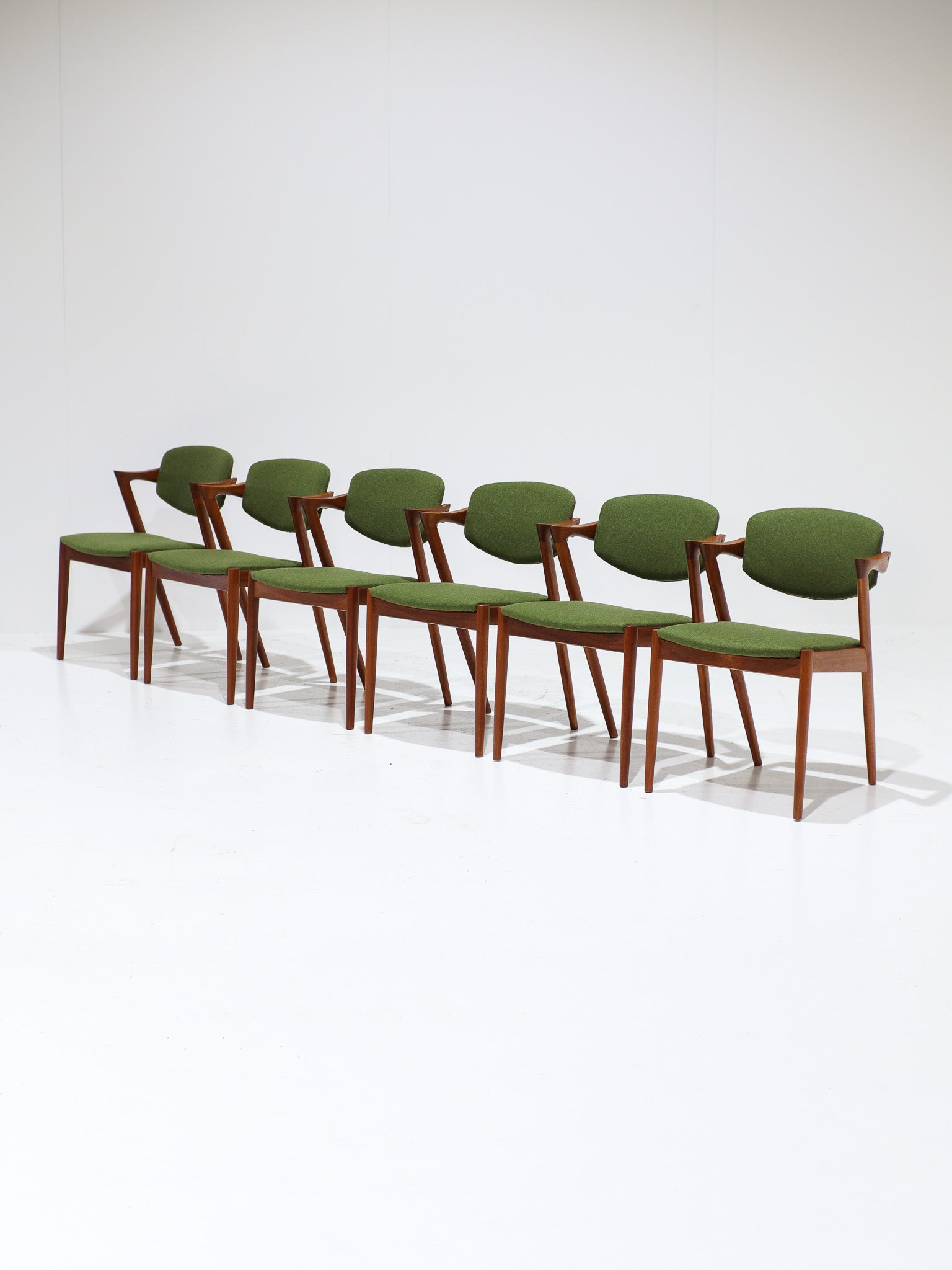 Set_of_6_Model_42_Dining_Chairs_by_Kai_Kristiansen,_Teak,_Denmark,_1960s