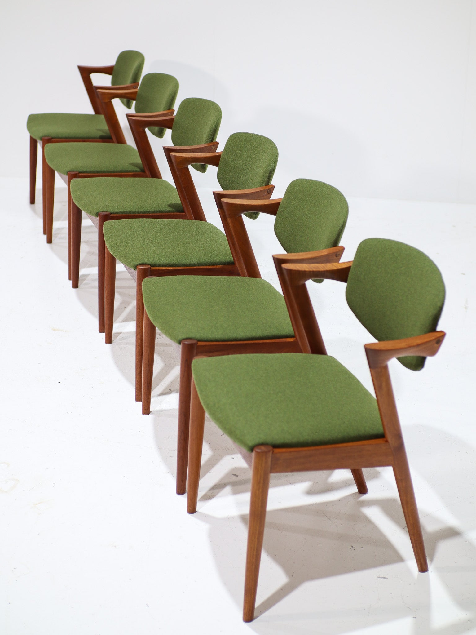 Set_of_6_Model_42_Dining_Chairs_by_Kai_Kristiansen,_Teak,_Denmark,_1960s