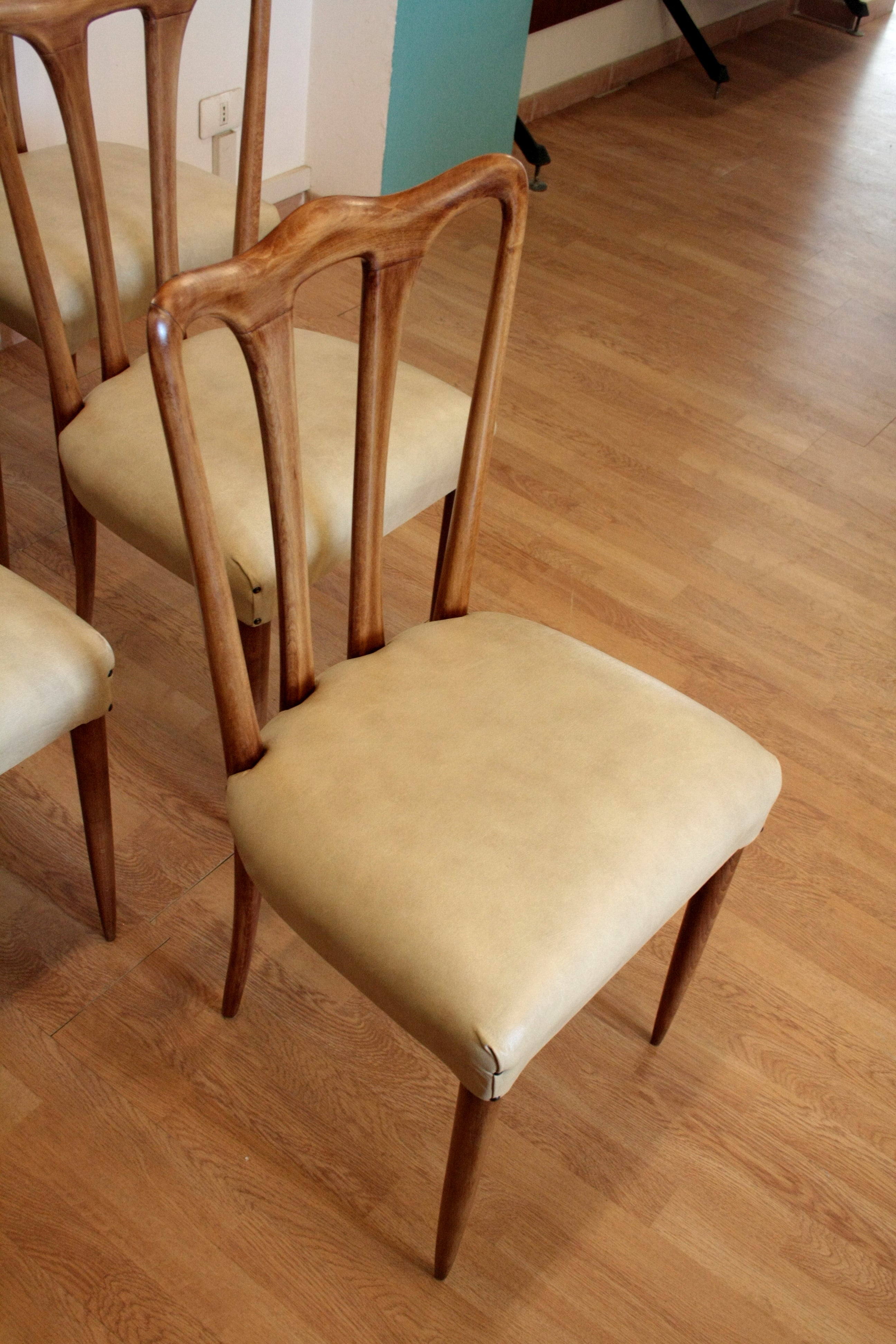 Set_of_6_mid-century_modern_chairs,_Italy,_1960