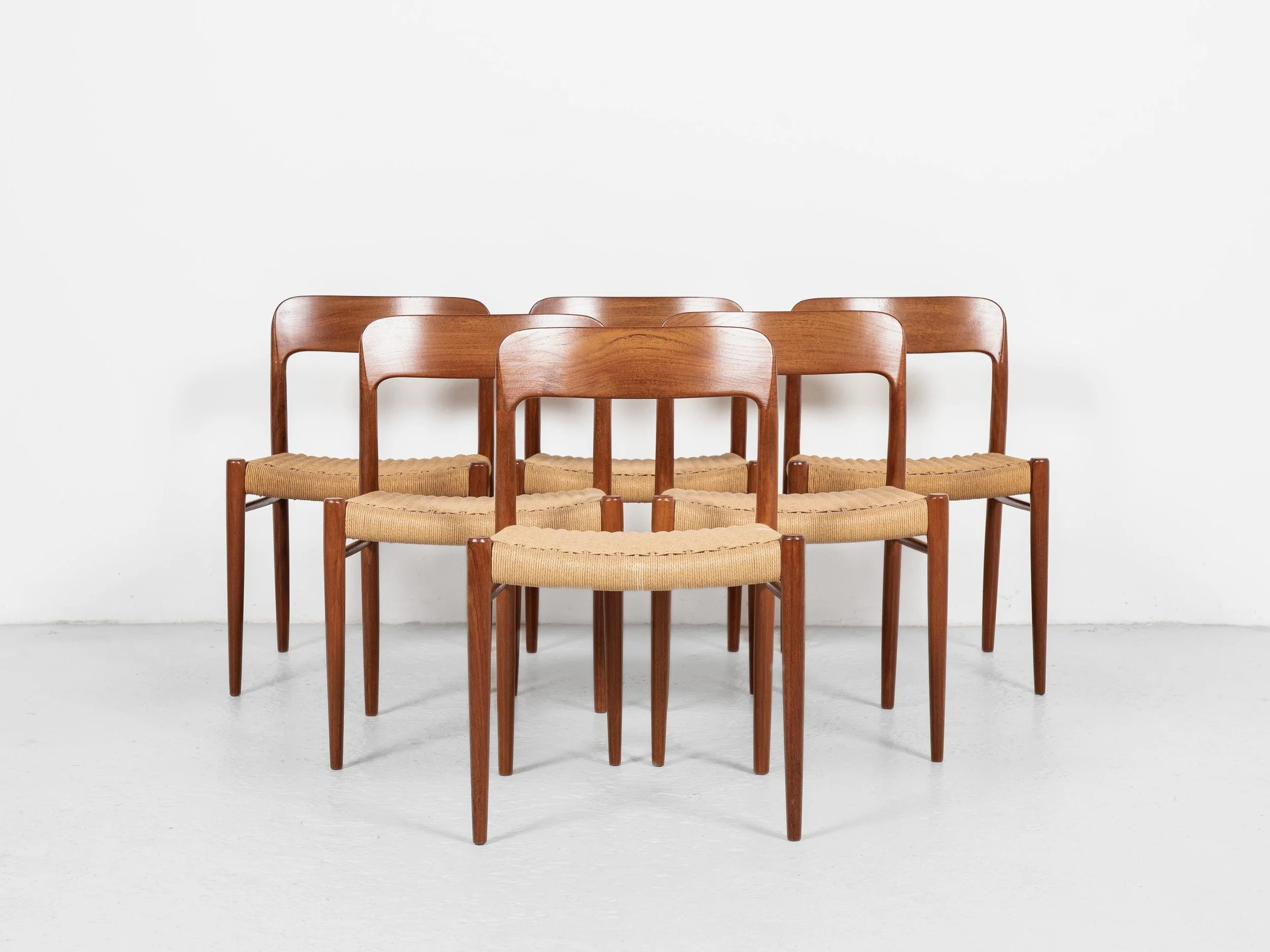 Set_of_6_Midcentury_chairs_Model_75_in_teak_and_paper_cord_by_Møller