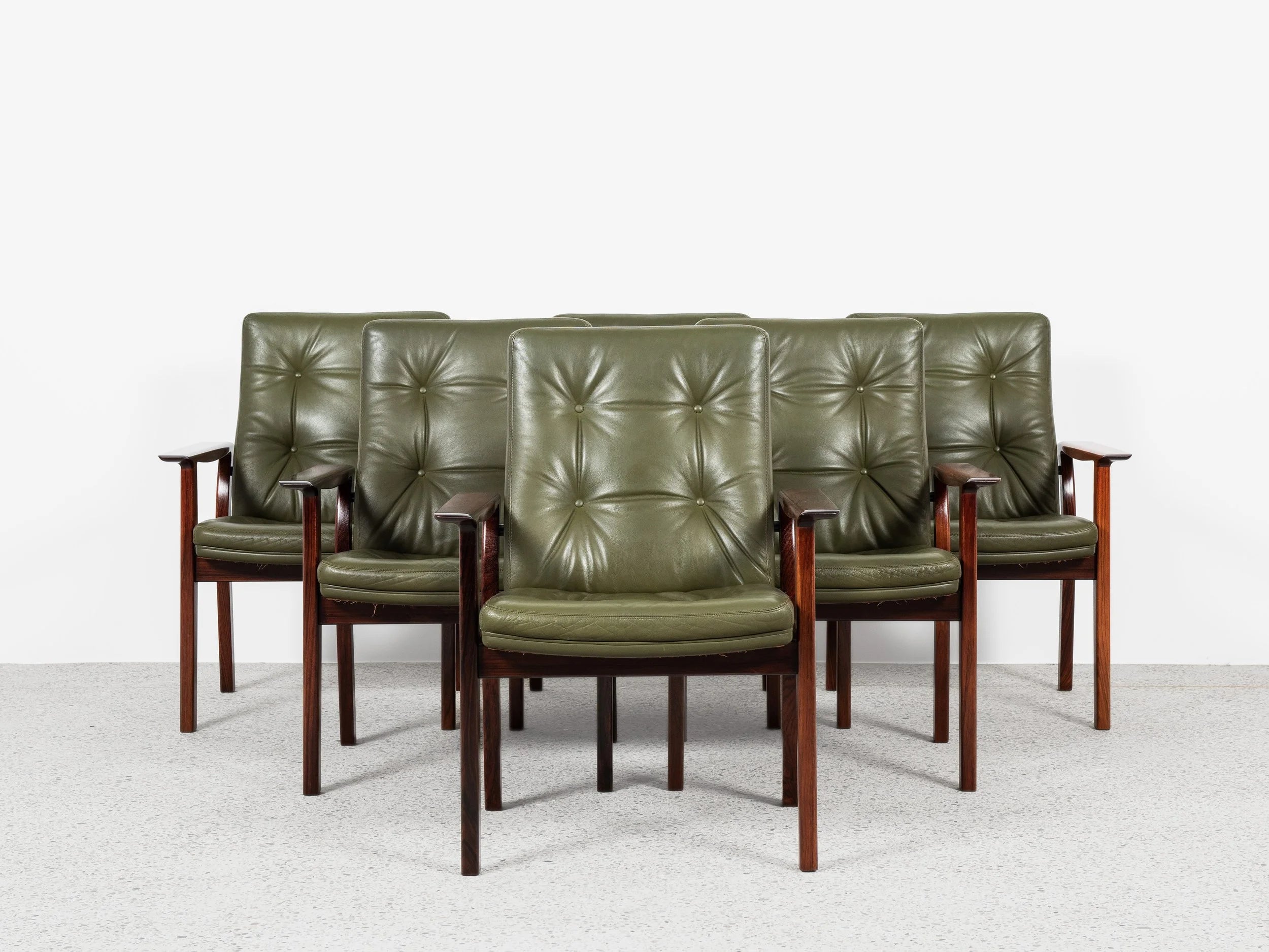 Set_of_6_Midcentury_chairs_with_armrests_in_rosewood_and_leather_by_Arne_Vodder_for_Sibast